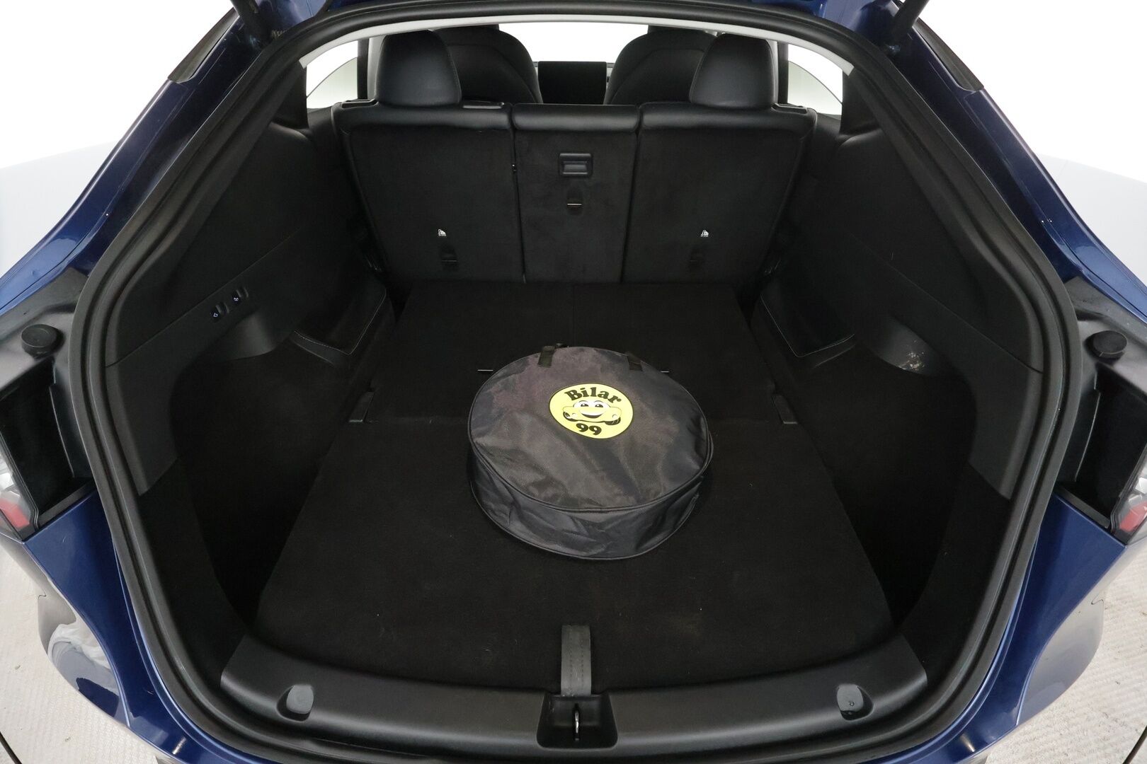 Tesla Model Y 2025 Long Range 7-Paikkainen * Lasikatto / Koukku / ILP / Matrix LED / Premium Audio / P.kamera / Nahat * - 1.Om Suomi-auto / Akku kuntotarkastettu SoH 97,2% / Kahdet renkaat aluvanteilla