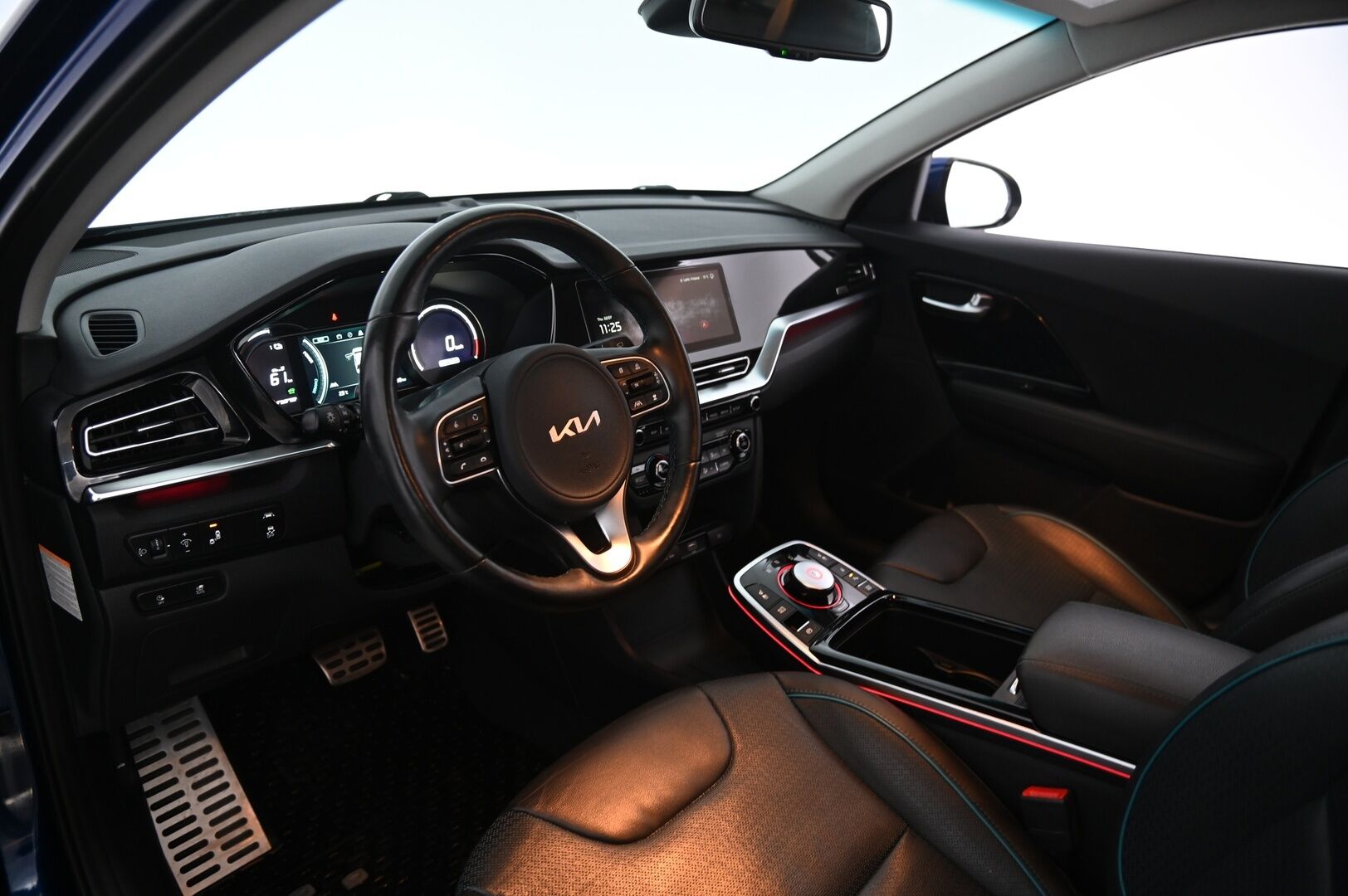 Kia Niro 2022 Business Premium 204hv - Juuri katsastettu! | Ilmastoidut Nahkapenkit | Ilmalämpöpumppu | Adaptiivinen vakionopeudensäädin | P.kamera | Merkkihuollettu | 2x Renkaat alumiinivantein!