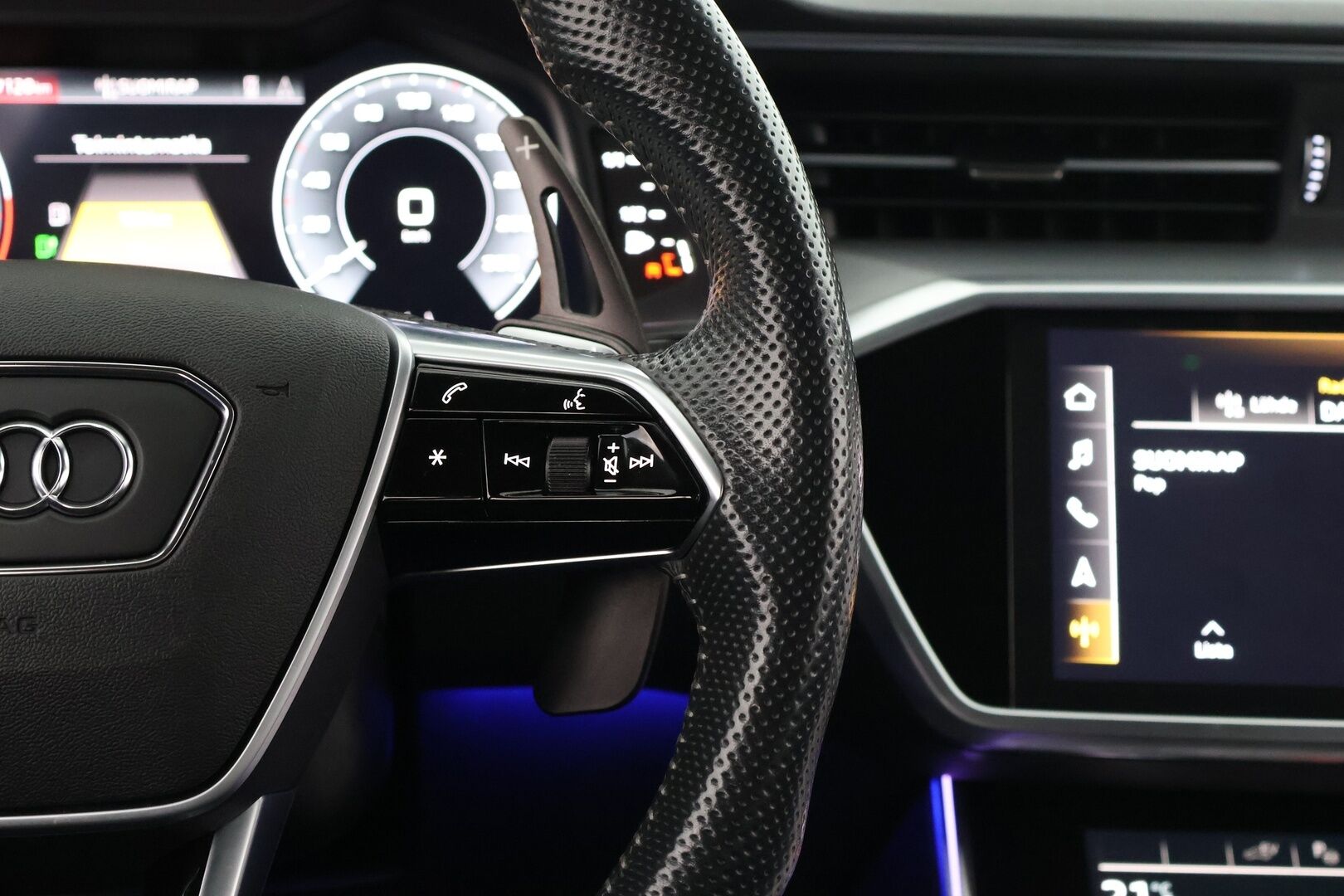 Audi A6 2021 Avant Business Sport 55 TFSI e quattro S tronic - S-Line | ACC | Black Appearance | Matrix LED | Ambiente Plus | 4-alue AC | Digimittaristo | Nahka-Alcantara | Sähköluukku