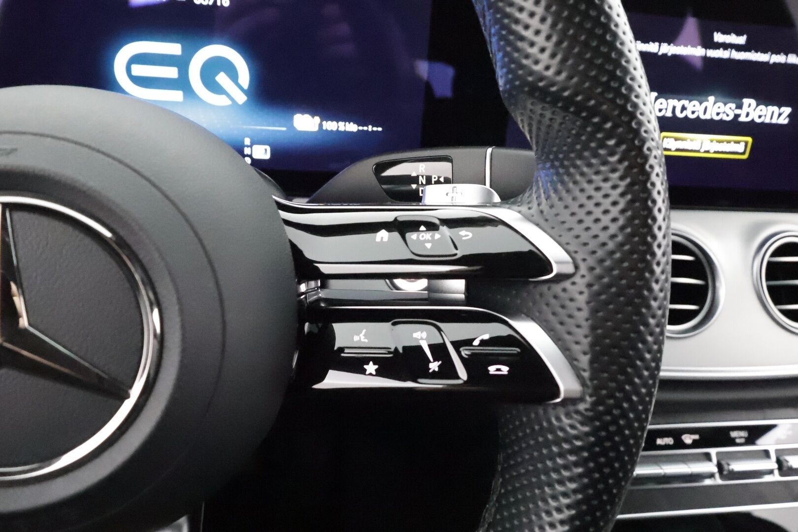 Mercedes-Benz E 2021 300 e T A Business EQ Power AMG * Distronic+Q / 360 / Sportnahat / Multibeam / Widescreen / Navi / Blis / Keyless * - Koukku / 2x Latauskaapelit / Kahdet renkaat aluvanteilla - HULLUT AVAJAISHULINAT KORKOTARJOUS 3,29 %