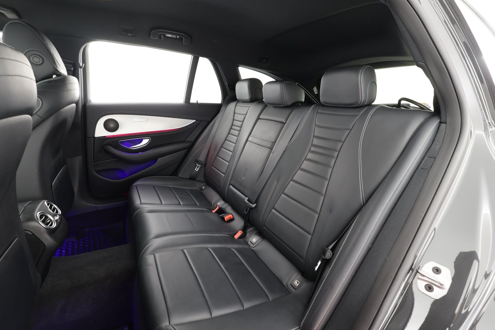 Mercedes-Benz E 2021 300 e T A Business EQ Power AMG * Distronic+Q / 360 / Sportnahat / Multibeam / Widescreen / Navi / Blis / Keyless * - Koukku / 2x Latauskaapelit / Kahdet renkaat aluvanteilla - HULLUT AVAJAISHULINAT KORKOTARJOUS 3,29 %