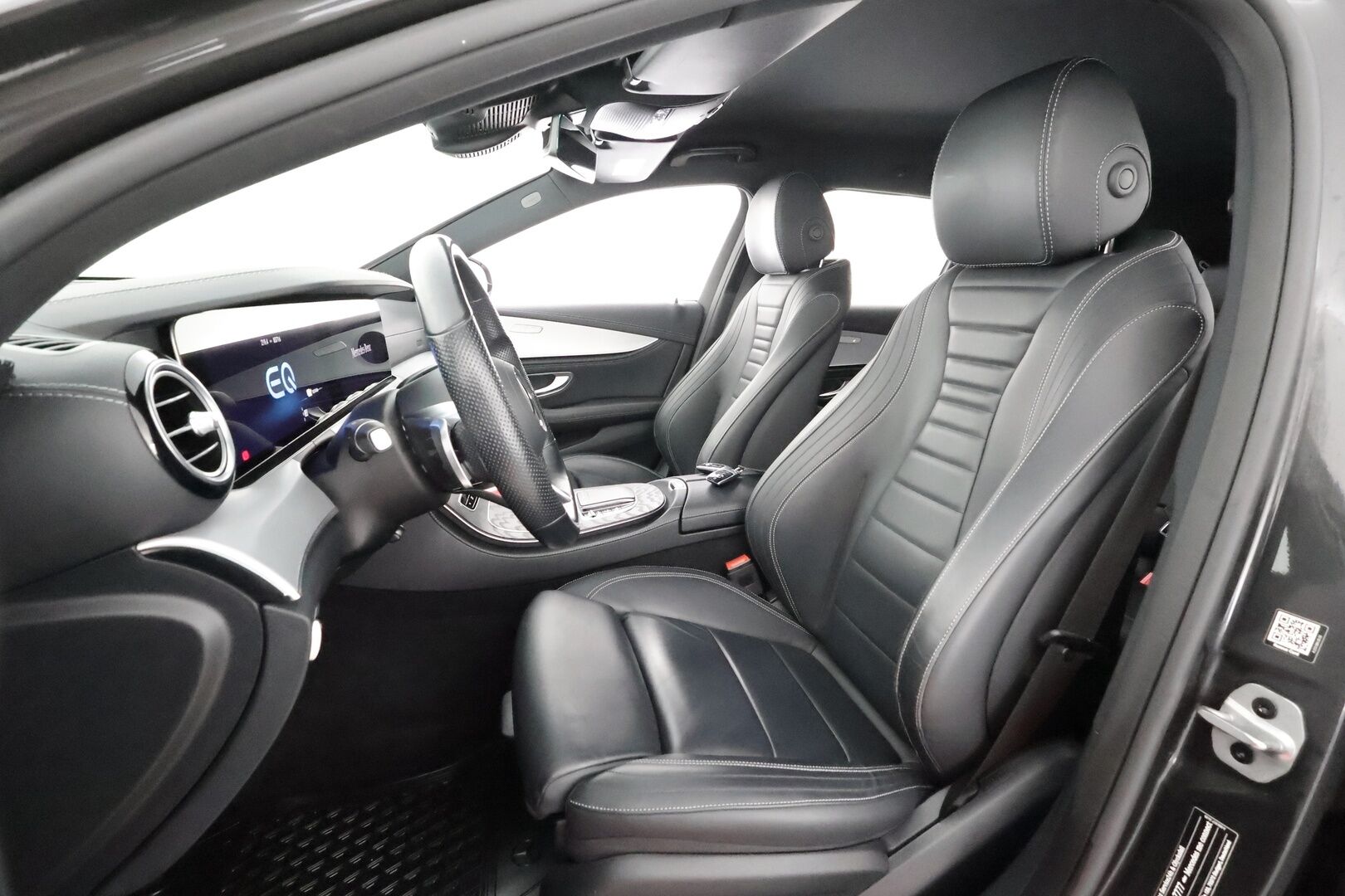 Mercedes-Benz E 2021 300 e T A Business EQ Power AMG * Distronic+Q / 360 / Sportnahat / Multibeam / Widescreen / Navi / Blis / Keyless * - Koukku / 2x Latauskaapelit / Kahdet renkaat aluvanteilla - HULLUT AVAJAISHULINAT KORKOTARJOUS 3,29 %