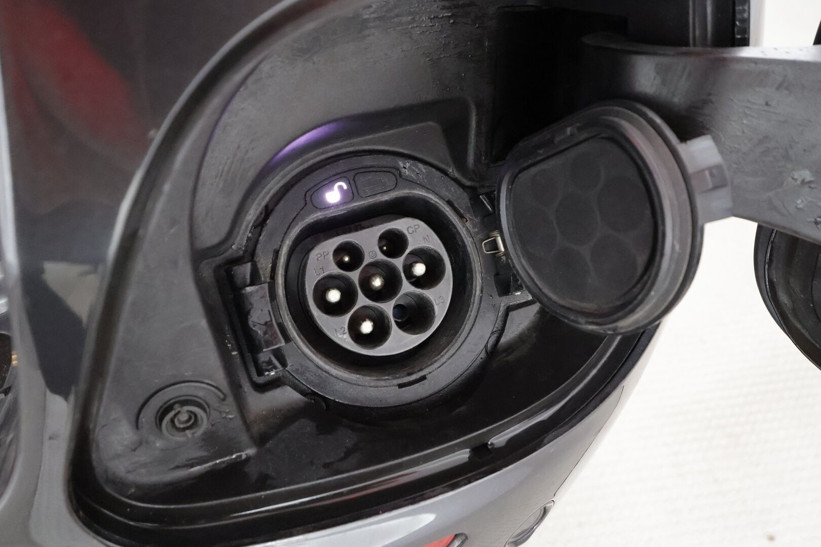 Mercedes-Benz E 2021 300 e T A Business EQ Power AMG * Distronic+Q / 360 / Sportnahat / Multibeam / Widescreen / Navi / Blis / Keyless * - Koukku / 2x Latauskaapelit / Kahdet renkaat aluvanteilla - HULLUT AVAJAISHULINAT KORKOTARJOUS 3,29 %