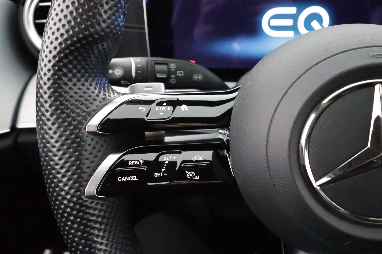 Mercedes-Benz E 2021 300 e T A Business EQ Power AMG * Distronic+Q / 360 / Sportnahat / Multibeam / Widescreen / Navi / Blis / Keyless * - Koukku / 2x Latauskaapelit / Kahdet renkaat aluvanteilla - HULLUT AVAJAISHULINAT KORKOTARJOUS 3,29 %