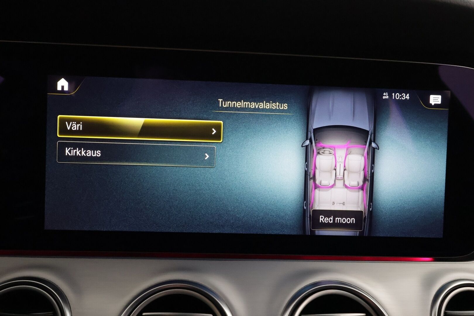 Mercedes-Benz E 2021 300 e T A Business Avantgarde EQ Power * Distronic / 360 / Sportnahat / Multibeam / Widescreen / Navi / Keyless * - Koukku / 2x Latauskaapelit / Kahdet renkaat aluvanteilla