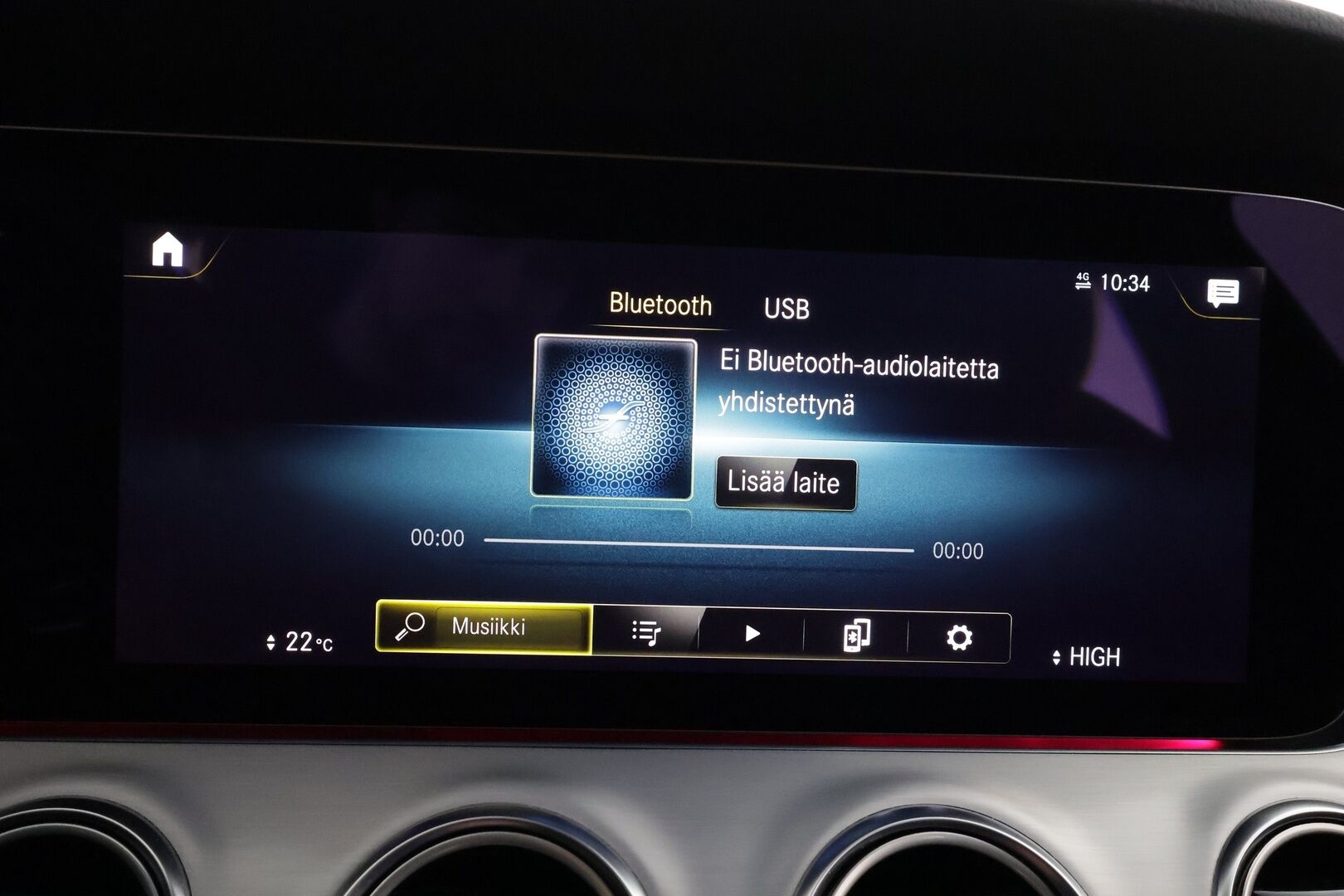 Mercedes-Benz E 2021 300 e T A Business Avantgarde EQ Power * Distronic / 360 / Sportnahat / Multibeam / Widescreen / Navi / Keyless * - Koukku / 2x Latauskaapelit / Kahdet renkaat aluvanteilla