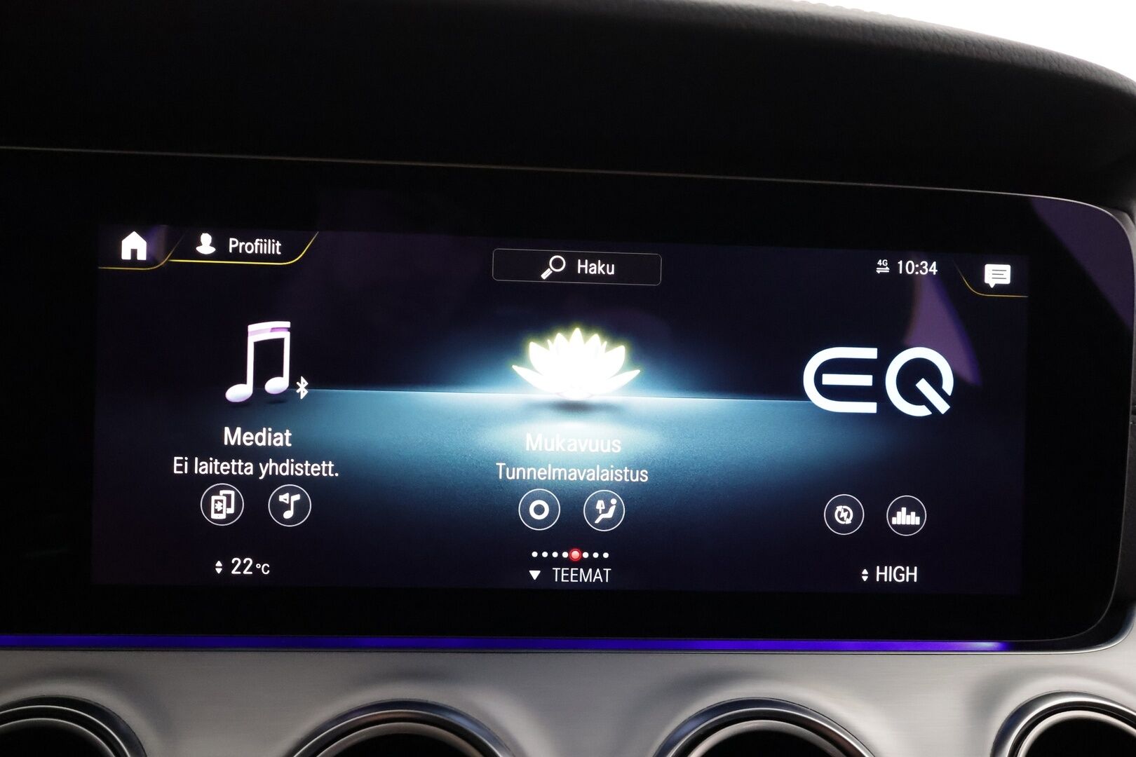 Mercedes-Benz E 2021 300 e T A Business Avantgarde EQ Power * Distronic / 360 / Sportnahat / Multibeam / Widescreen / Navi / Keyless * - Koukku / 2x Latauskaapelit / Kahdet renkaat aluvanteilla