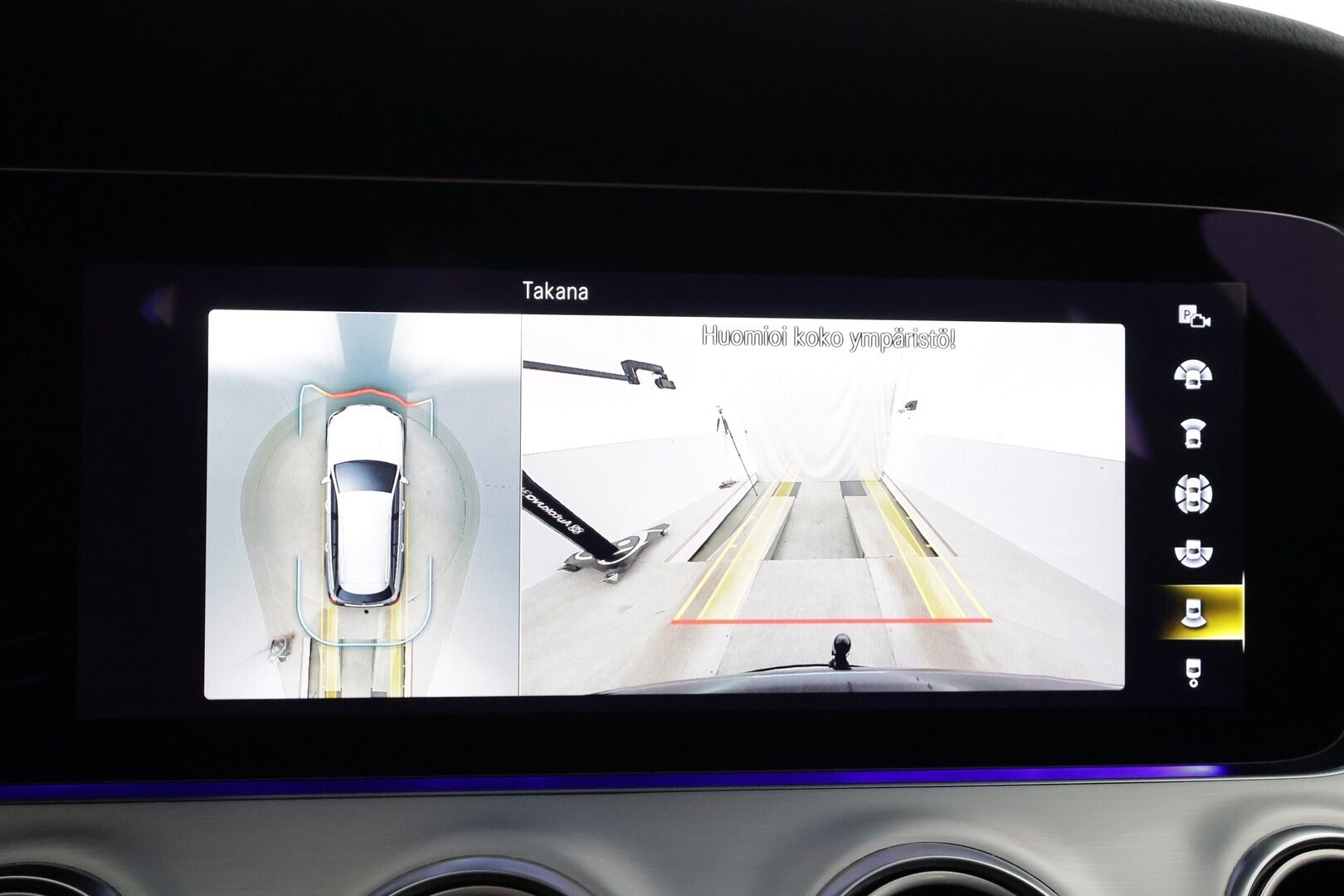 Mercedes-Benz E 2021 300 e T A Business Avantgarde EQ Power * Distronic / 360 / Sportnahat / Multibeam / Widescreen / Navi / Keyless * - Koukku / 2x Latauskaapelit / Kahdet renkaat aluvanteilla