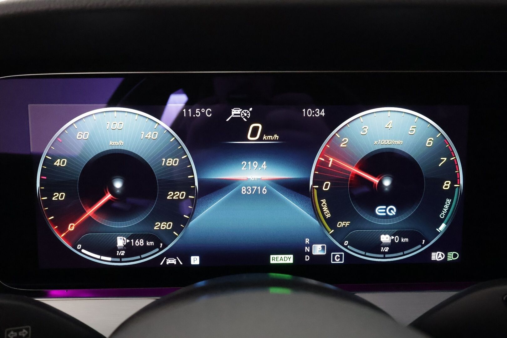 Mercedes-Benz E 2021 300 e T A Business EQ Power AMG * Distronic+Q / 360 / Sportnahat / Multibeam / Widescreen / Navi / Blis / Keyless * - Koukku / 2x Latauskaapelit / Kahdet renkaat aluvanteilla - HULLUT AVAJAISHULINAT KORKOTARJOUS 3,29 %