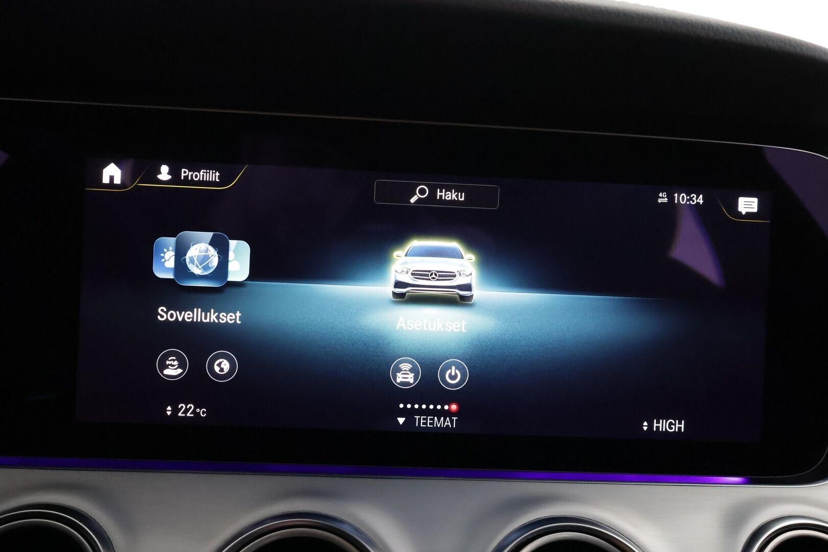 Mercedes-Benz E 2021 300 e T A Business Avantgarde EQ Power * Distronic / 360 / Sportnahat / Multibeam / Widescreen / Navi / Keyless * - Koukku / 2x Latauskaapelit / Kahdet renkaat aluvanteilla