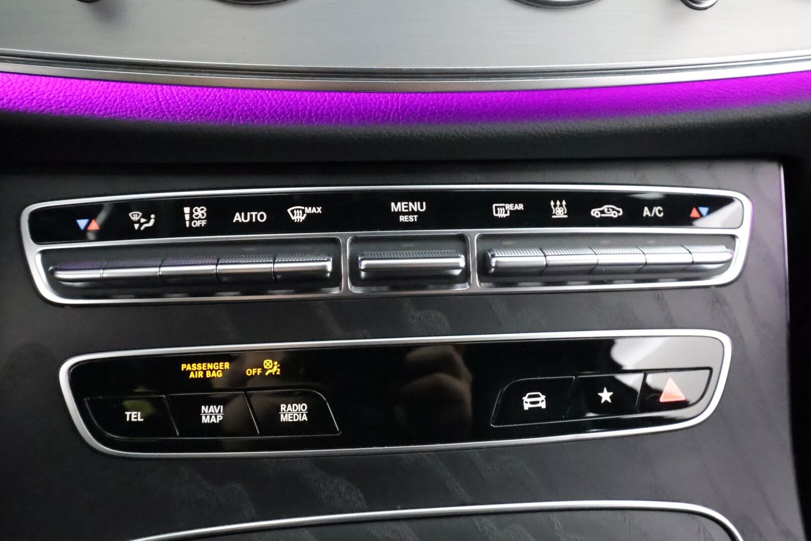 Mercedes-Benz E 2021 300 e T A Business EQ Power AMG * Distronic+Q / 360 / Sportnahat / Multibeam / Widescreen / Navi / Blis / Keyless * - Koukku / 2x Latauskaapelit / Kahdet renkaat aluvanteilla - HULLUT AVAJAISHULINAT KORKOTARJOUS 3,29 %