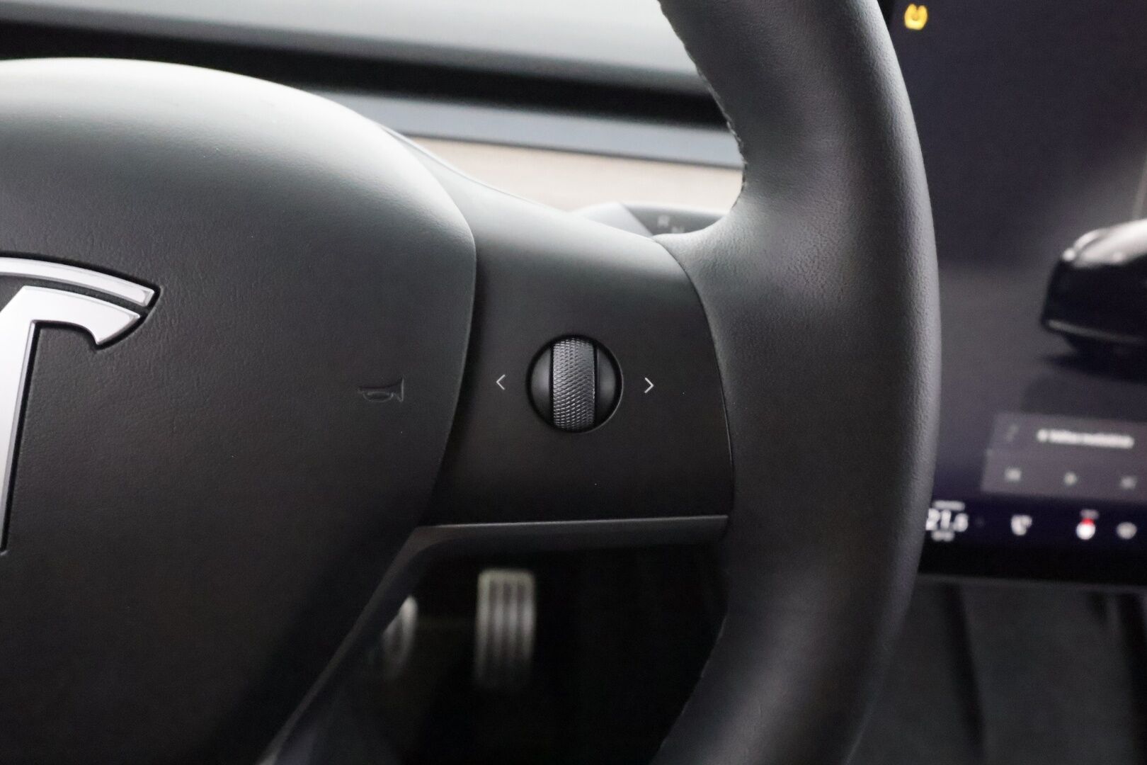 Tesla Model Y 2023 Performance * Koukku / ILP / ACC / Lasikatto / Premium Audio / P.Kamera / Matrix-LED / Muistipenkki / Kaistavahti * - Akku kuntotarkastettu / 2x Latauskaapelit