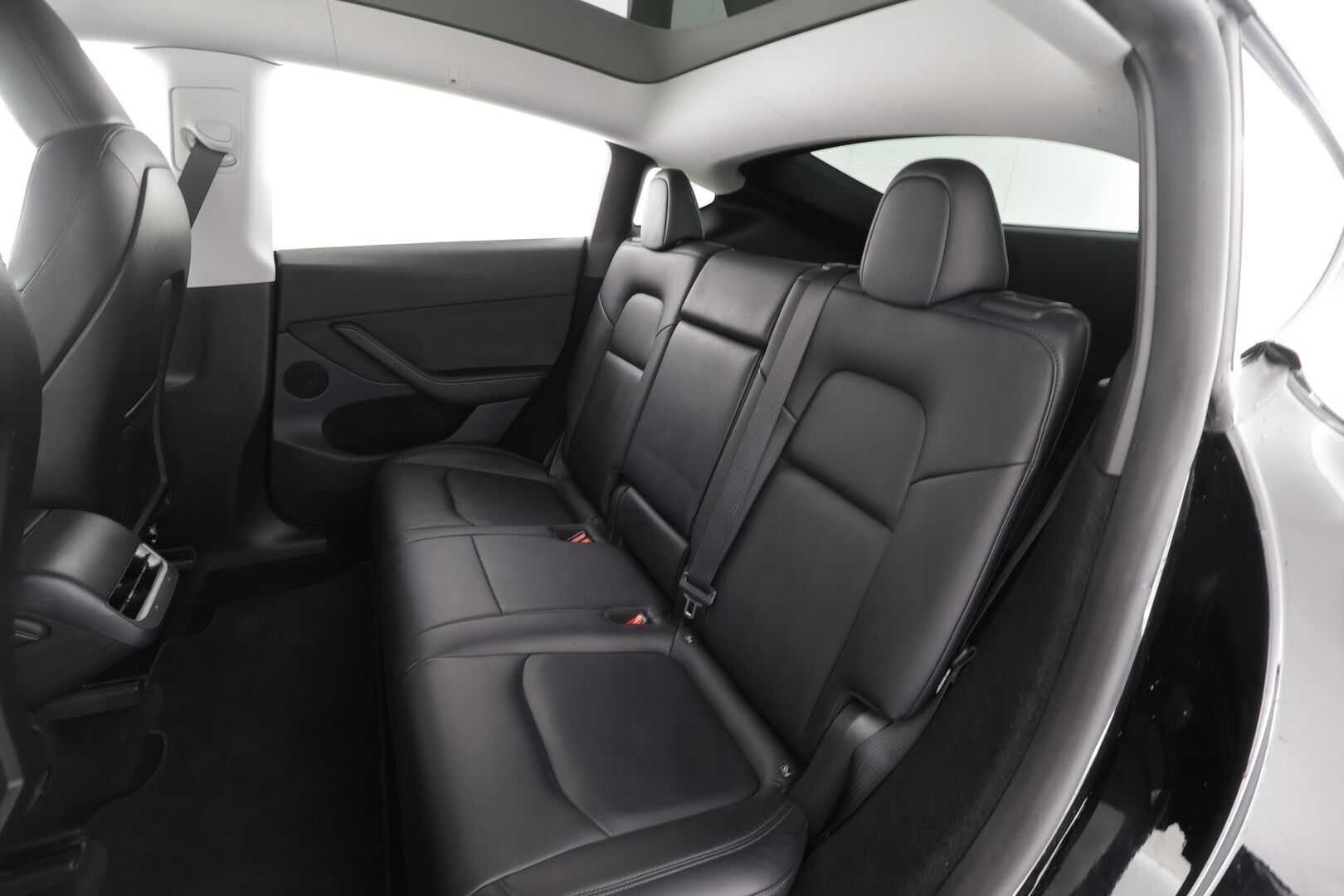 Tesla Model Y 2023 Performance * Koukku / ILP / ACC / Lasikatto / Premium Audio / P.Kamera / Matrix-LED / Muistipenkki / Kaistavahti * - Akku kuntotarkastettu / 2x Latauskaapelit