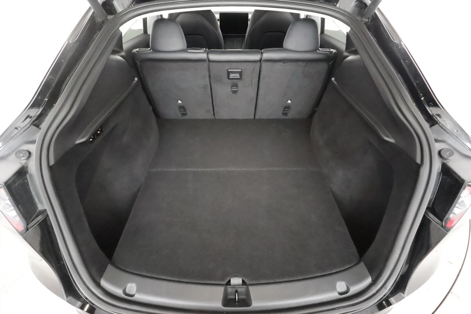 Tesla Model Y 2023 Performance * Koukku / ILP / ACC / Lasikatto / Premium Audio / P.Kamera / Matrix-LED / Muistipenkki / Kaistavahti * - Akku kuntotarkastettu / 2x Latauskaapelit