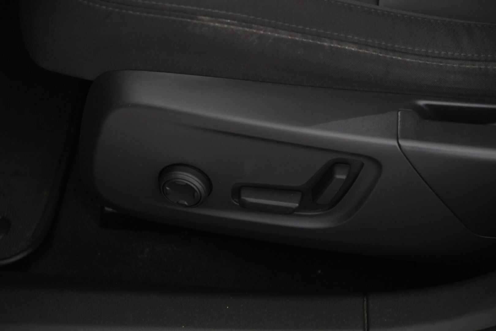 Polestar 2 2021 Launch Edition, 300kW, 78kWh - | H&K | Pilot Plus! | 2x Renkaat Aluilla! | Pixel LED ! | Huippu yksilö! |