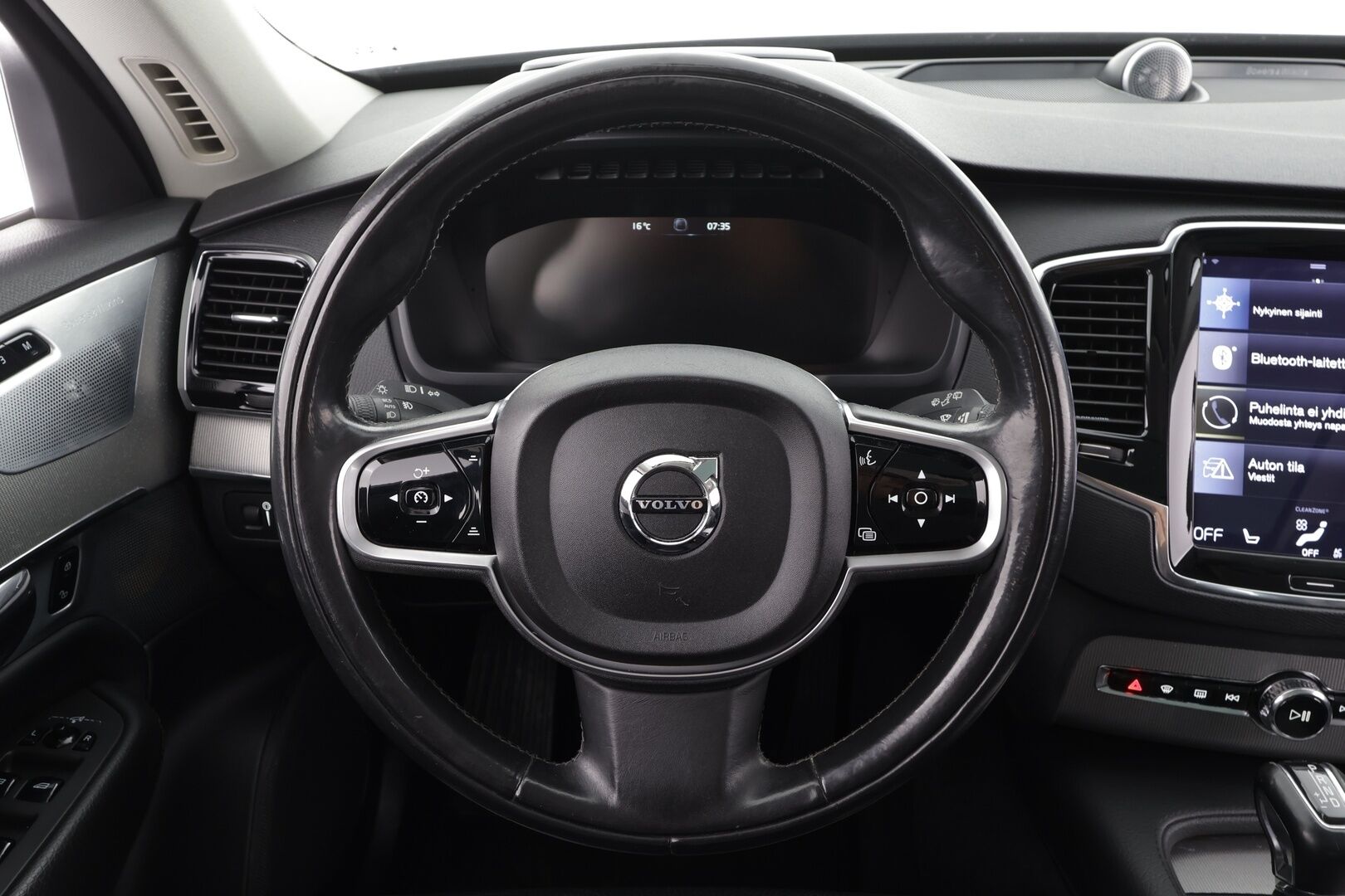 Volvo XC90 2016 D5 AWD Inscription * Pilot assist / Koukku / Webasto / Panorama / HUD / B&W / Muistipenkit / P.Kamera / Keyless / Sporttinahat * - Kovilla kamoilla oleva ei AD-Blue Volvo!