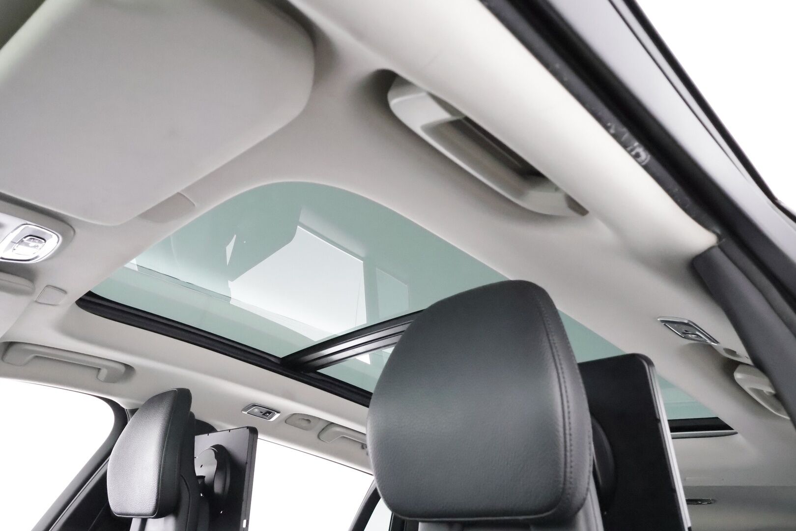 Volvo XC90 2016 D5 AWD Inscription * Pilot assist / Koukku / Webasto / Panorama / HUD / B&W / Muistipenkit / P.Kamera / Keyless / Sporttinahat * - Kovilla kamoilla oleva ei AD-Blue Volvo!