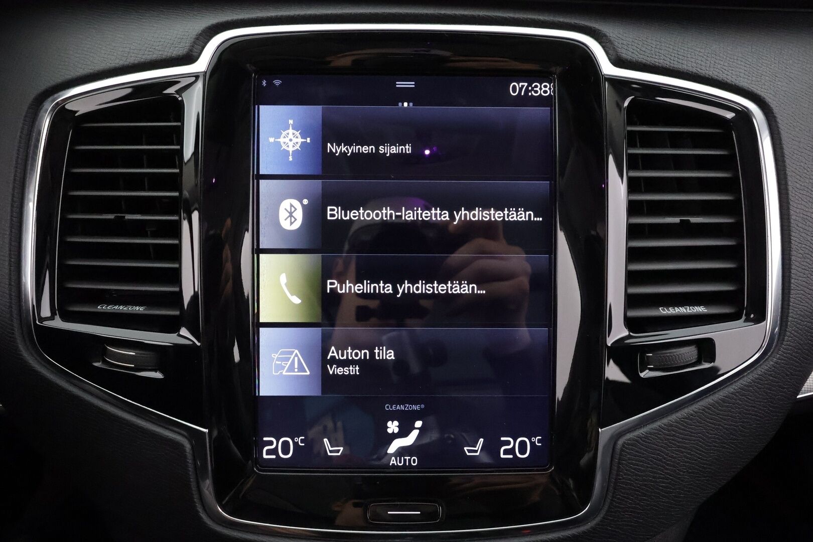 Volvo XC90 2016 D5 AWD Inscription * Pilot assist / Koukku / Webasto / Panorama / HUD / B&W / Muistipenkit / P.Kamera / Keyless / Sporttinahat * - Kovilla kamoilla oleva ei AD-Blue Volvo!