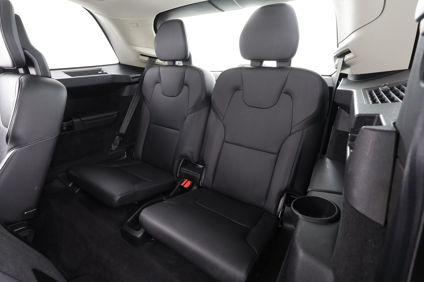 Volvo XC90 2016 D5 AWD Inscription * Pilot assist / Koukku / Webasto / Panorama / HUD / B&W / Muistipenkit / P.Kamera / Keyless / Sporttinahat * - Kovilla kamoilla oleva ei AD-Blue Volvo!