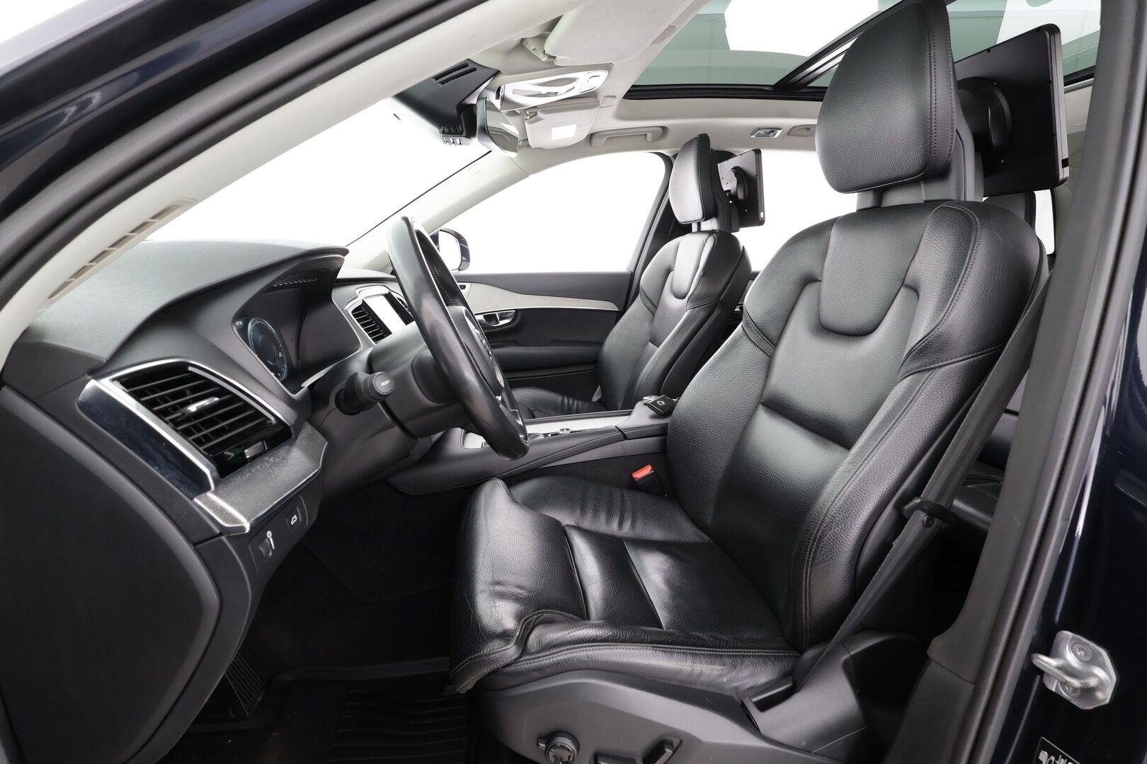 Volvo XC90 2016 D5 AWD Inscription * Pilot assist / Koukku / Webasto / Panorama / HUD / B&W / Muistipenkit / P.Kamera / Keyless / Sporttinahat * - Kovilla kamoilla oleva ei AD-Blue Volvo!