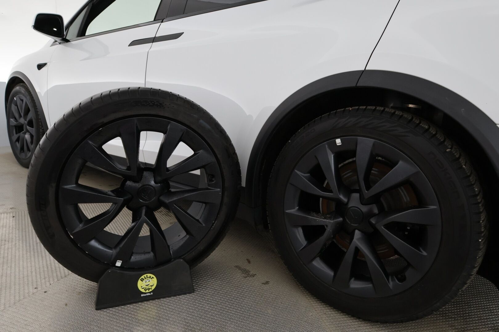 TESLA MODEL X 2023 Long Range *6p. / Koukku / Lämpöpumppu / Autopilot / Ilma-alusta / Premium Audio / Ilmastoidut sähkönahat / 2x renkaat* - 2,99 % KORKOTARJOUS TÄHÄN AUTOON - Tilava 1-omisteinen Tesla! / Koukullinen Suomi-auto*