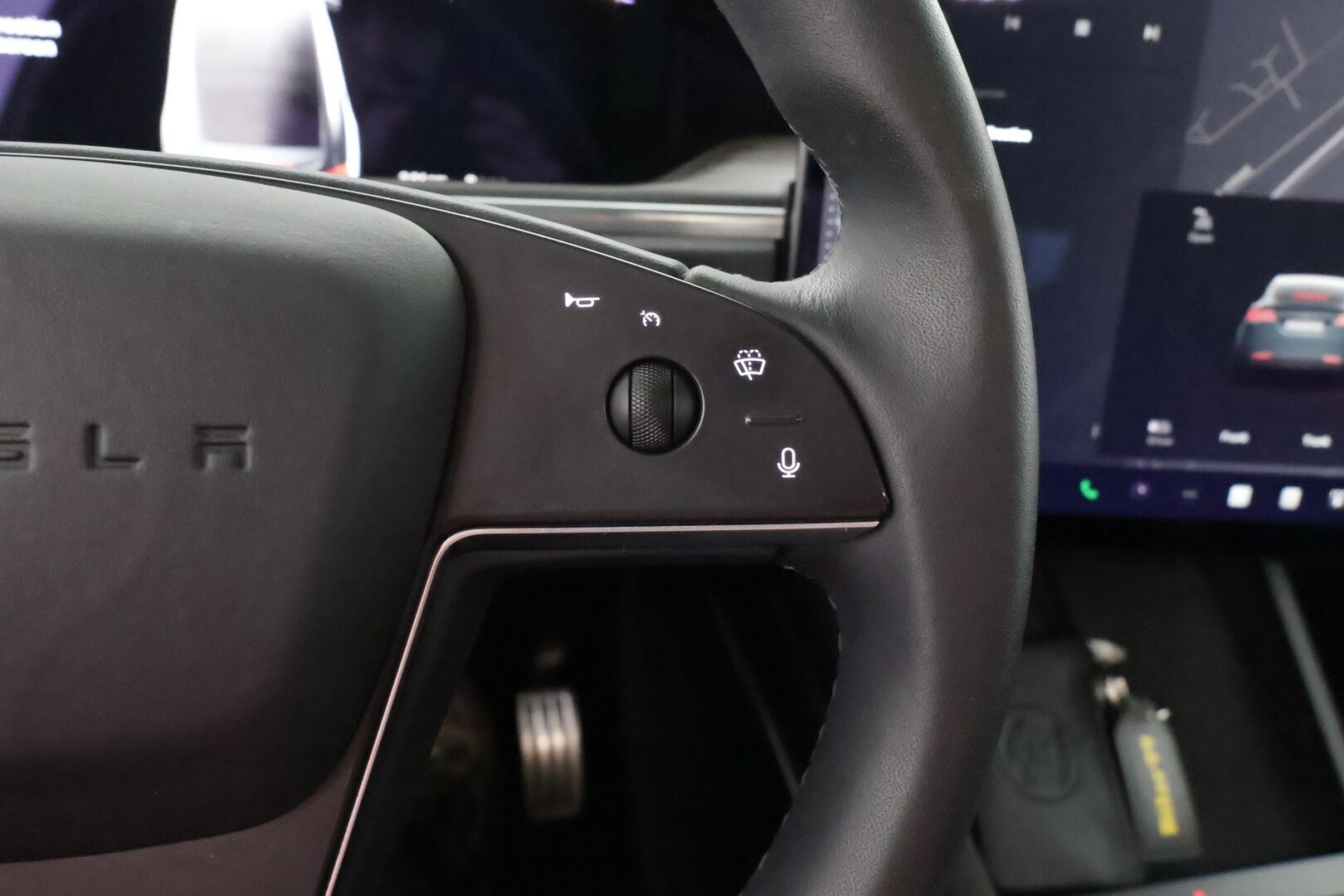 TESLA MODEL X 2023 Long Range *6p. / Koukku / Lämpöpumppu / Autopilot / Ilma-alusta / Premium Audio / Ilmastoidut sähkönahat / 2x renkaat* - 2,99 % KORKOTARJOUS TÄHÄN AUTOON - Tilava 1-omisteinen Tesla! / Koukullinen Suomi-auto*