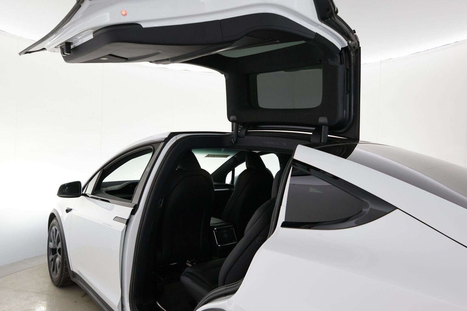 TESLA MODEL X 2023 Long Range *6p. / Koukku / Lämpöpumppu / Autopilot / Ilma-alusta / Premium Audio / Ilmastoidut sähkönahat / 2x renkaat* - 2,99 % KORKOTARJOUS TÄHÄN AUTOON - Tilava 1-omisteinen Tesla! / Koukullinen Suomi-auto*