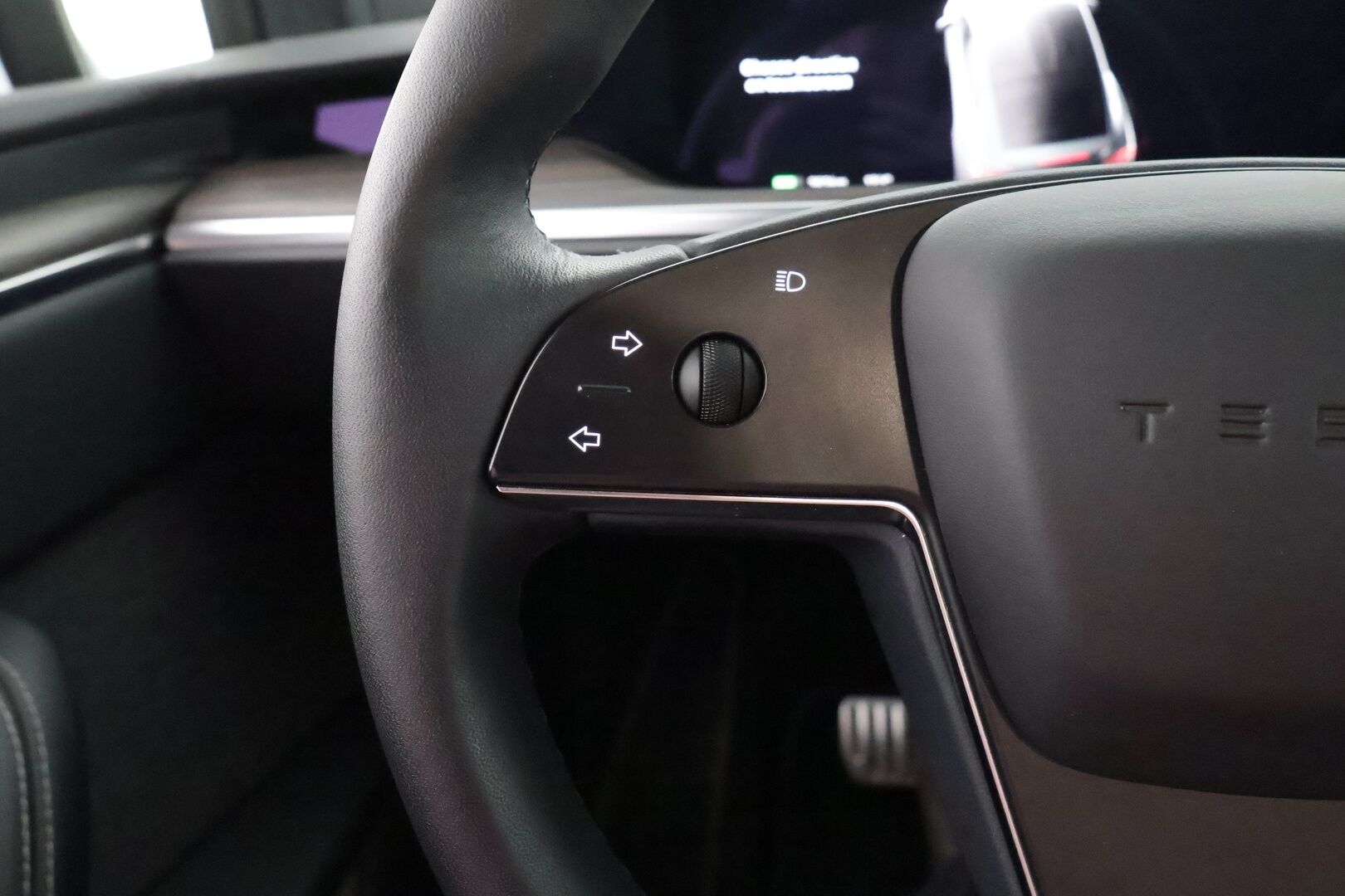 TESLA MODEL X 2023 Long Range *6p. / Koukku / Lämpöpumppu / Autopilot / Ilma-alusta / Premium Audio / Ilmastoidut sähkönahat / 2x renkaat* - 2,99 % KORKOTARJOUS TÄHÄN AUTOON - Tilava 1-omisteinen Tesla! / Koukullinen Suomi-auto*