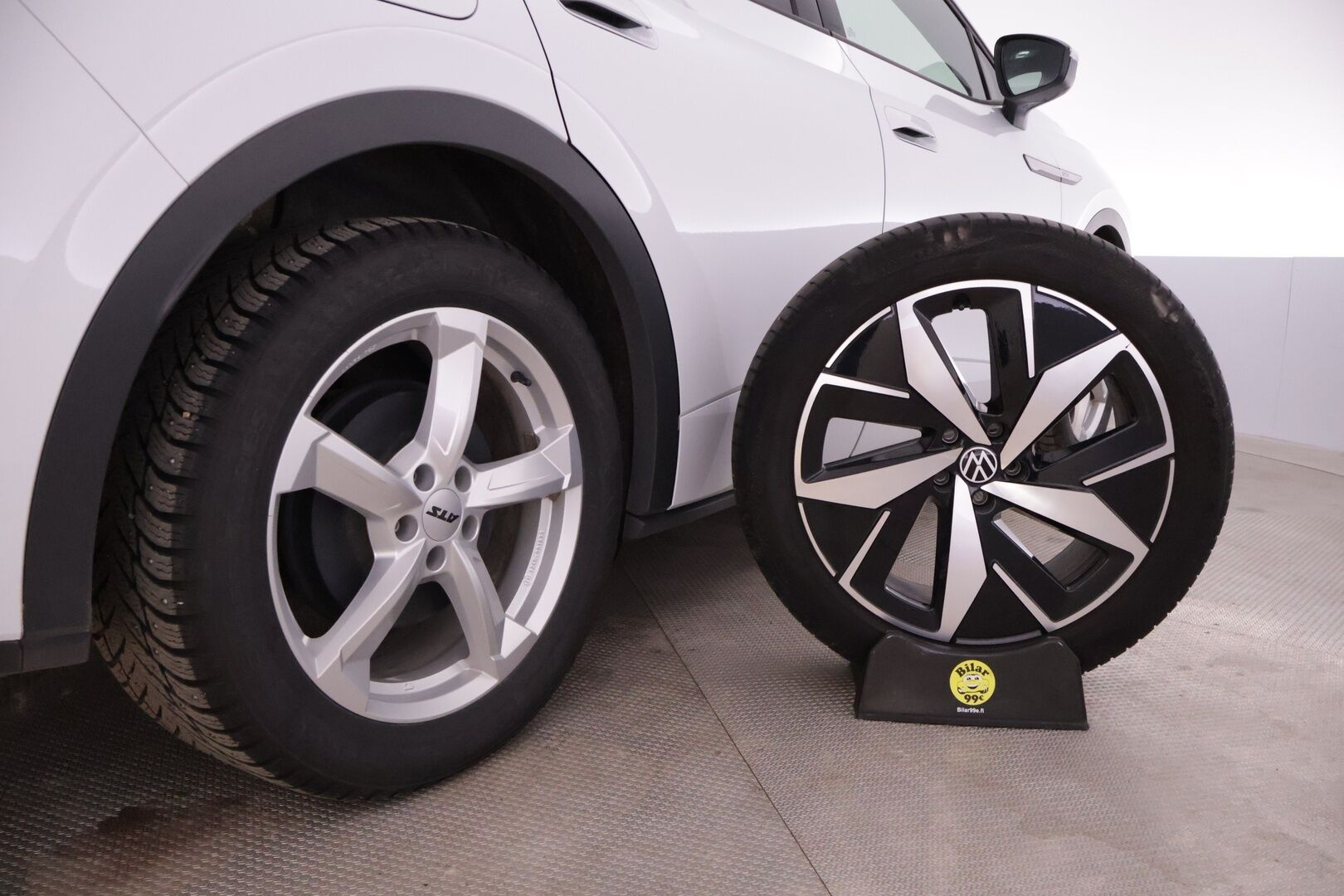 Volkswagen ID.4 2022 GTX Dual Motor AWD Business, akku 82 kWh *ACC / 360-kamera / Puolinahat / Navi / Lasikatto / KeyLessGo / IQ Light* - Soh 90,2% / Kahdet vanteet / Nokian nastat! / Siistikuntoinen 