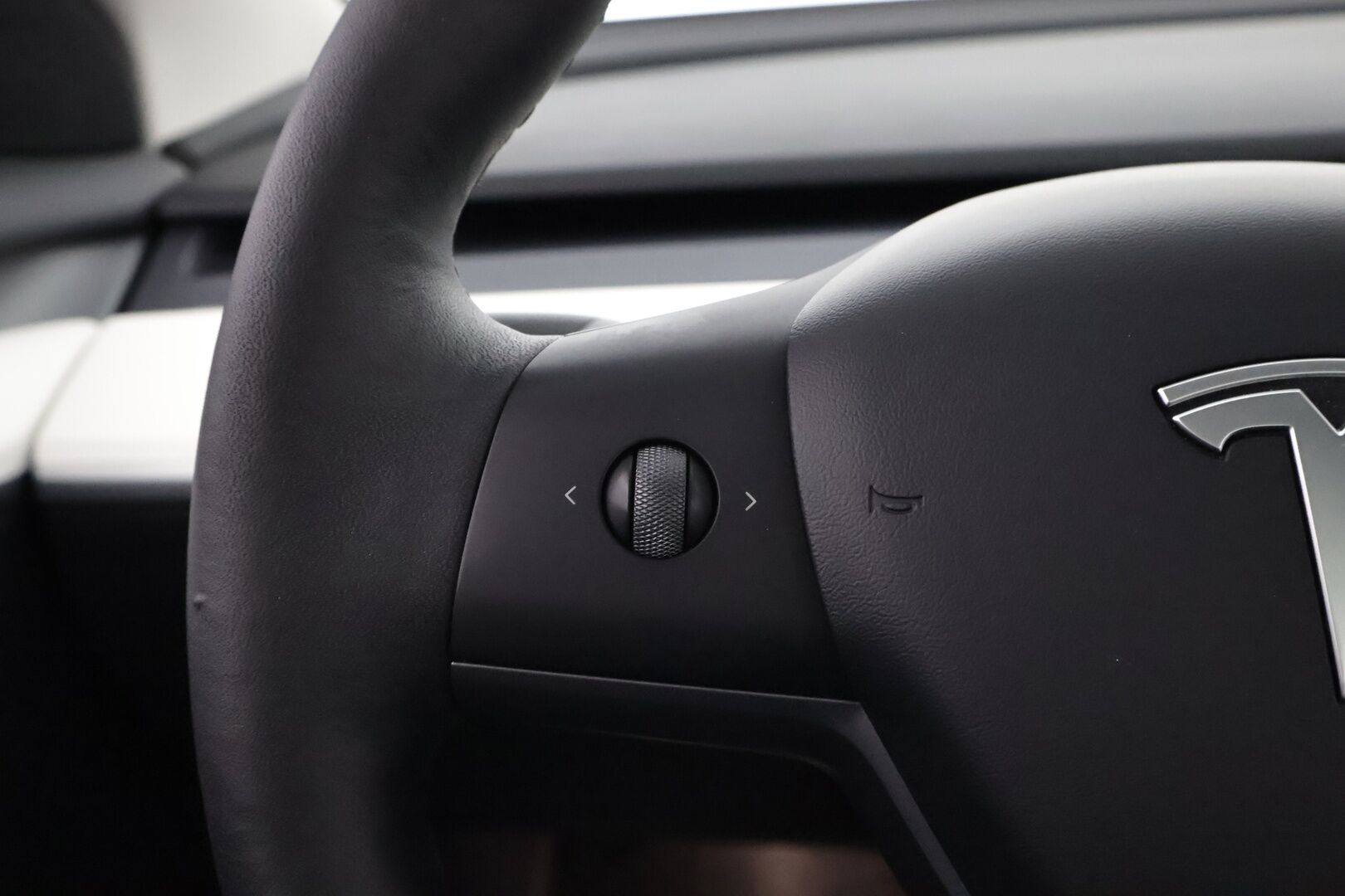 Tesla Model 3 2022 Long Range AWD - Valkoiset Nahat | Premium Audio | ILP | ACC | Lasikatto | Matrix LED | Peruutuskamera | 2x Renkaat Aluvantein | Juuri tullut Tampereelle!