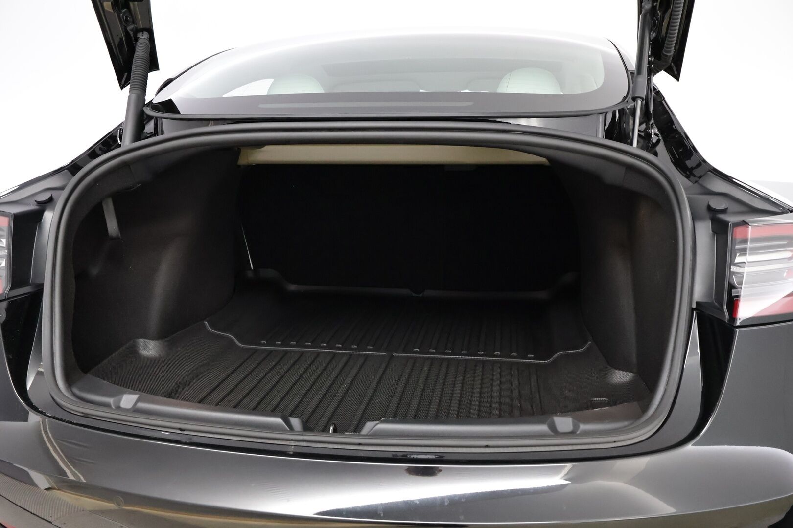 Tesla Model 3 2022 Long Range AWD - Valkoiset Nahat | Premium Audio | ILP | ACC | Lasikatto | Matrix LED | Peruutuskamera | 2x Renkaat Aluvantein | Juuri tullut Tampereelle!