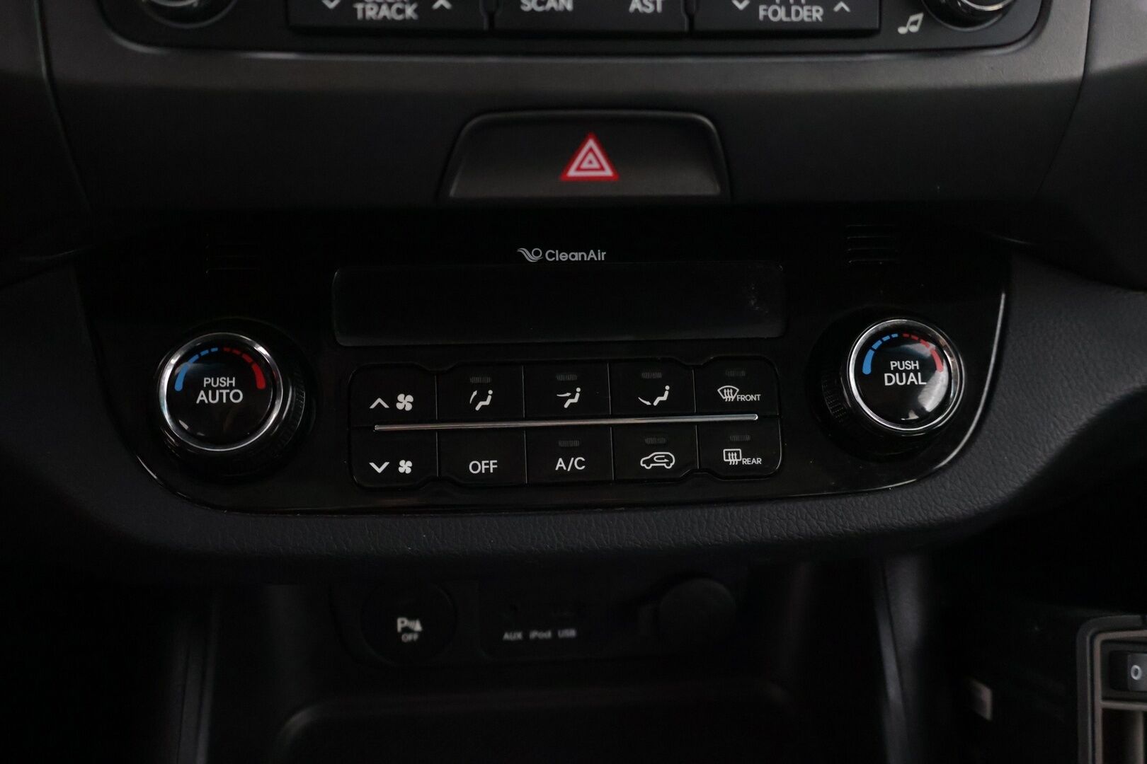 Kia Sportage 2012 1,7 CRDi ISG Urban EX EcoDynamics * Kattoikkuna / Vakkari / Vetokoukku / Lohkolämmitin * - Maltillisilla kilometreillä! / Kahdet renkaat omilla alumiinivanteilla!