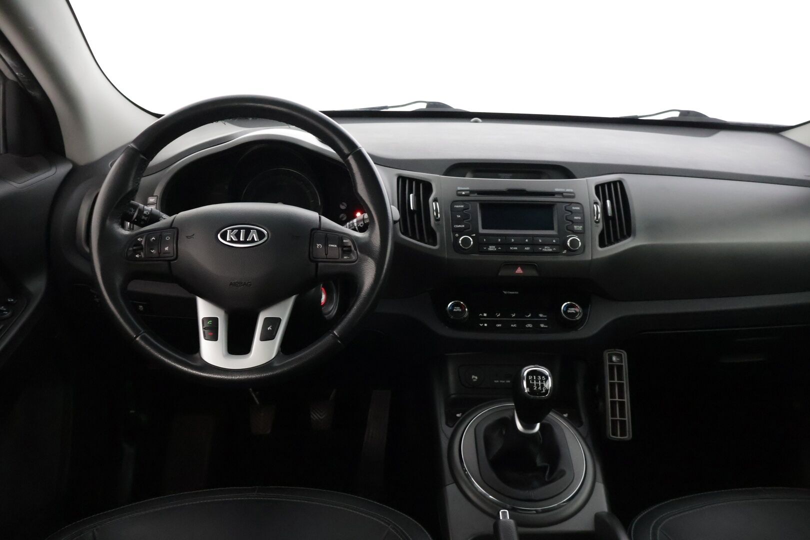 Kia Sportage 2012 1,7 CRDi ISG Urban EX EcoDynamics - | Kattoikkuna | Vetokoukku | Lohkolämmitin | P. Tutka | Vakkari | 2x Merkkirenkaat |
