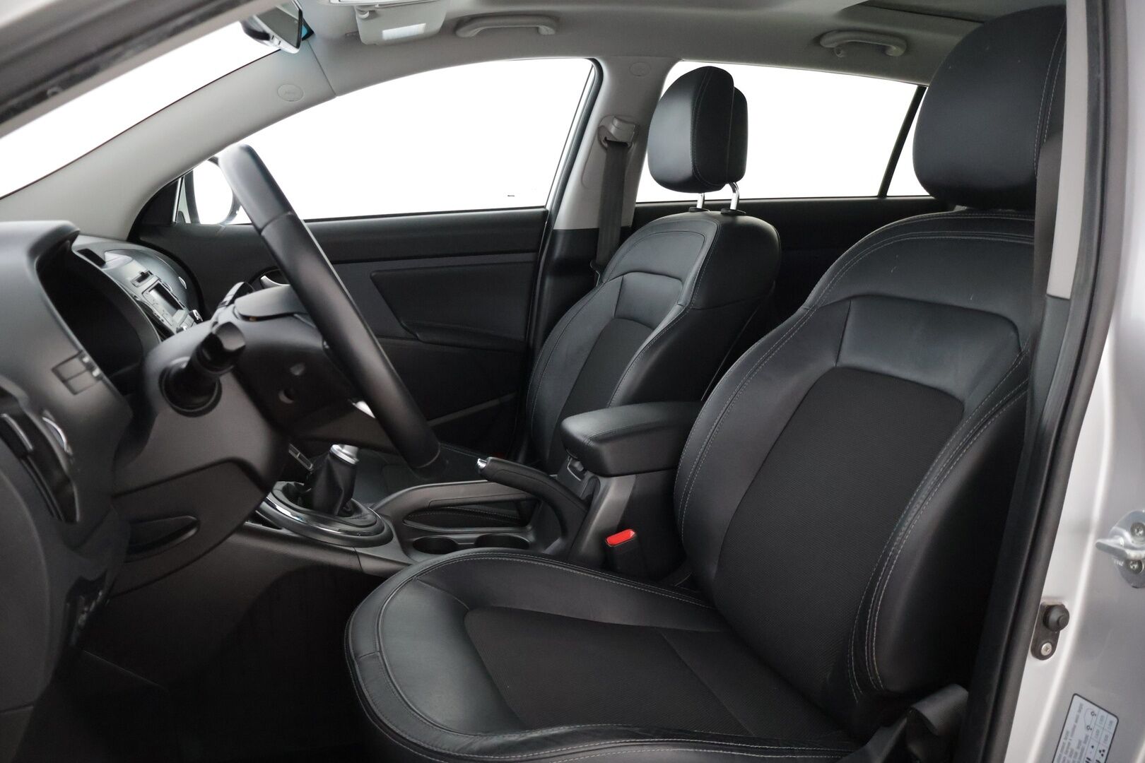 Kia Sportage 2012 1,7 CRDi ISG Urban EX EcoDynamics - | Kattoikkuna | Vetokoukku | Lohkolämmitin | P. Tutka | Vakkari | 2x Merkkirenkaat |
