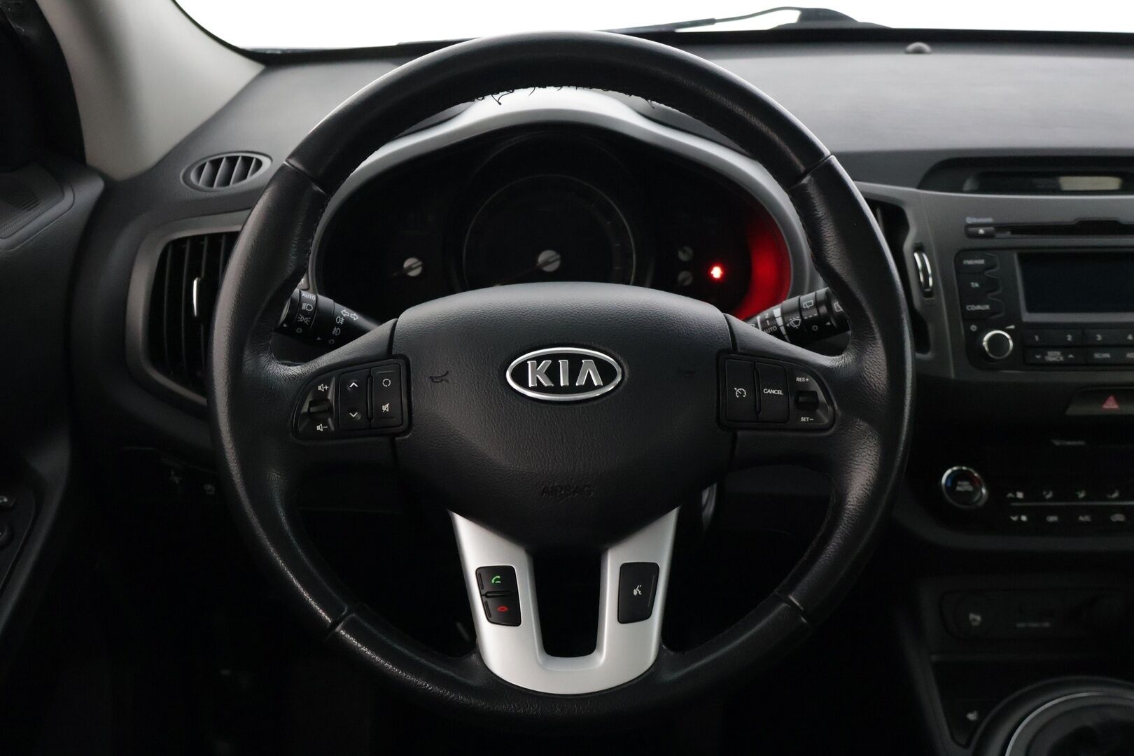 Kia Sportage 2012 1,7 CRDi ISG Urban EX EcoDynamics - | Kattoikkuna | Vetokoukku | Lohkolämmitin | P. Tutka | Vakkari | 2x Merkkirenkaat |