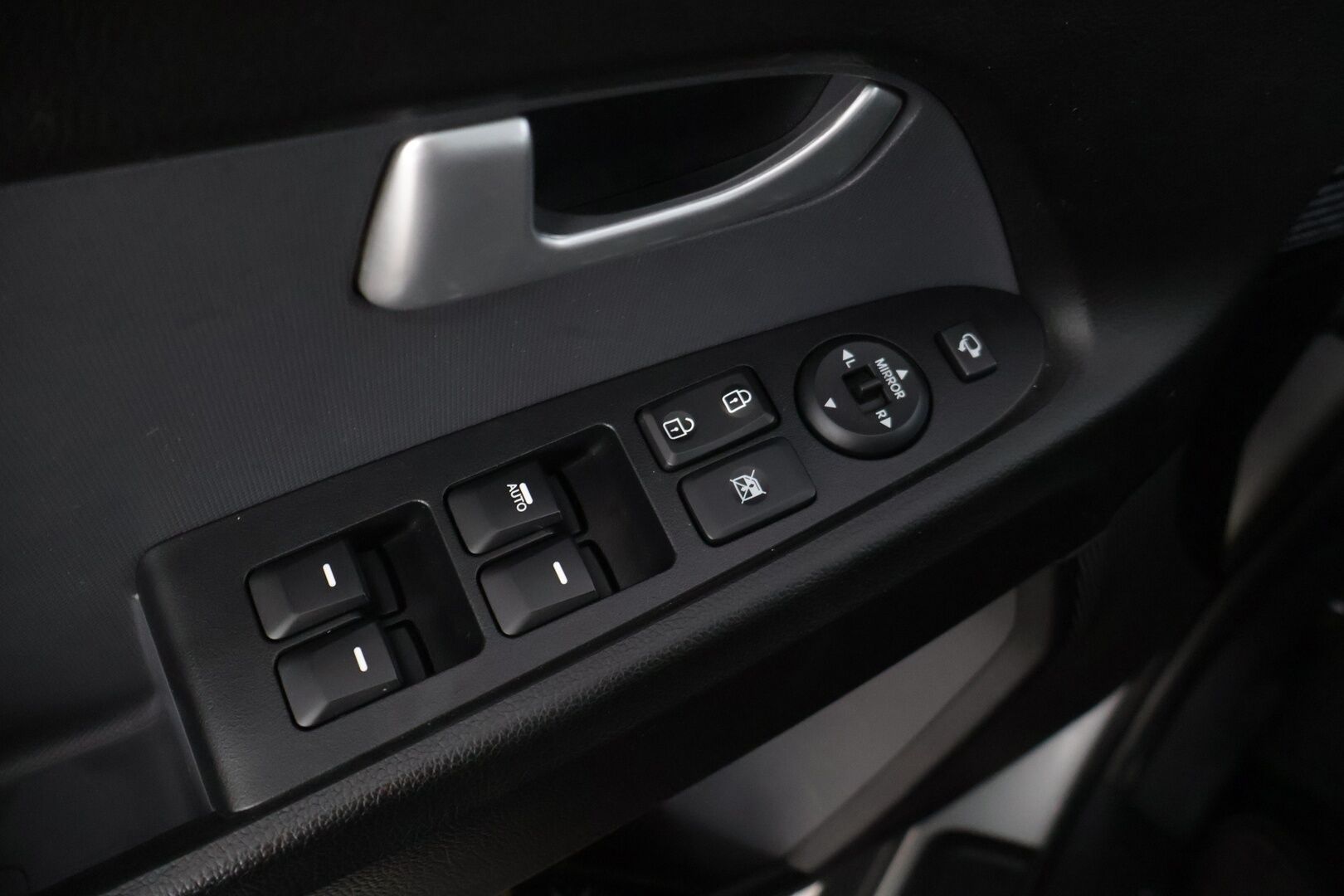 Kia Sportage 2012 1,7 CRDi ISG Urban EX EcoDynamics * Kattoikkuna / Vakkari / Vetokoukku / Lohkolämmitin * - Maltillisilla kilometreillä! / Kahdet renkaat omilla alumiinivanteilla!