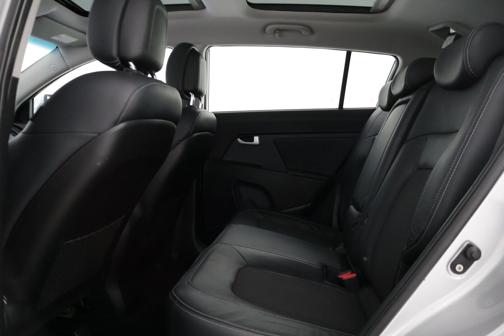 Kia Sportage 2012 1,7 CRDi ISG Urban EX EcoDynamics - | Kattoikkuna | Vetokoukku | Lohkolämmitin | P. Tutka | Vakkari | 2x Merkkirenkaat |