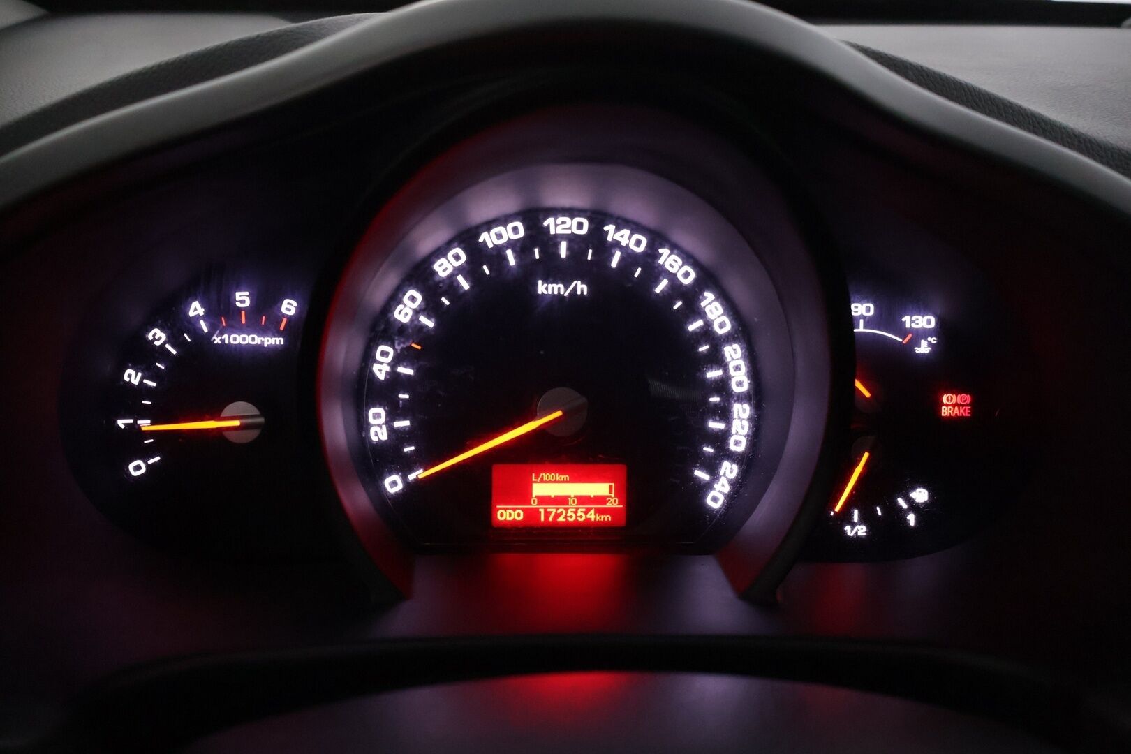 Kia Sportage 2012 1,7 CRDi ISG Urban EX EcoDynamics * Kattoikkuna / Vakkari / Vetokoukku / Lohkolämmitin * - Maltillisilla kilometreillä! / Kahdet renkaat omilla alumiinivanteilla!