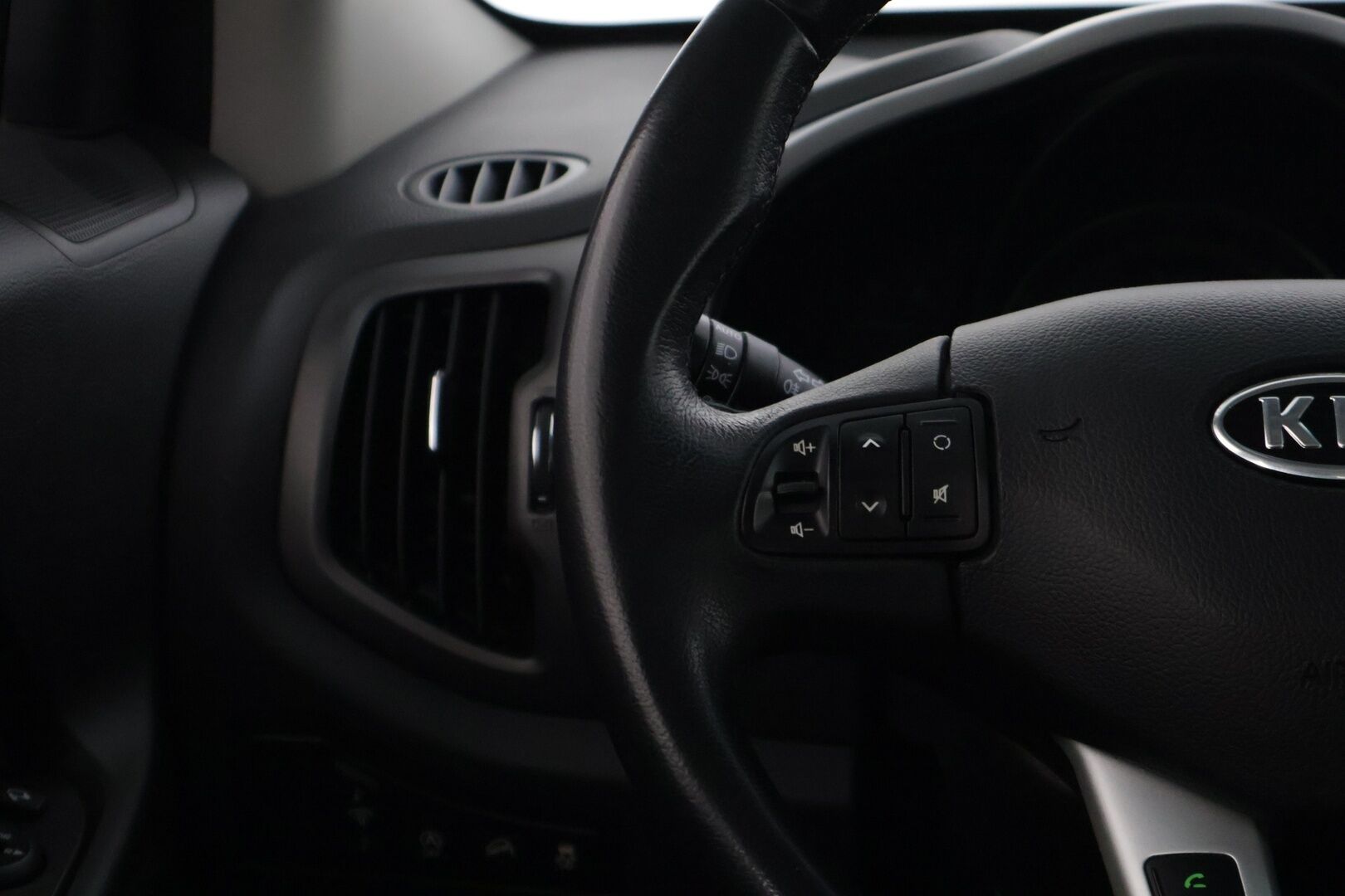 Kia Sportage 2012 1,7 CRDi ISG Urban EX EcoDynamics * Kattoikkuna / Vakkari / Vetokoukku / Lohkolämmitin * - Maltillisilla kilometreillä! / Kahdet renkaat omilla alumiinivanteilla!