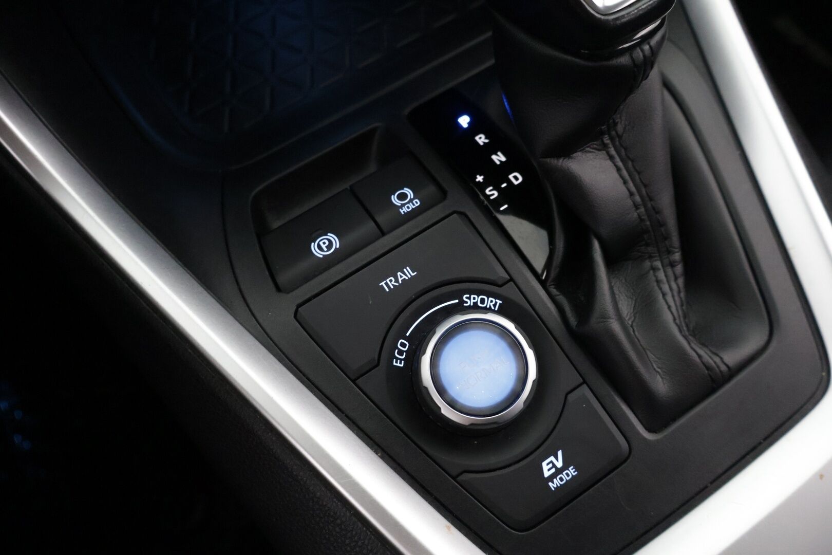TOYOTA RAV4 2022 2.5 Hybrid AWD-i Premium *Myydään Huutokaupat.com* - Myydään Huutokaupat.com