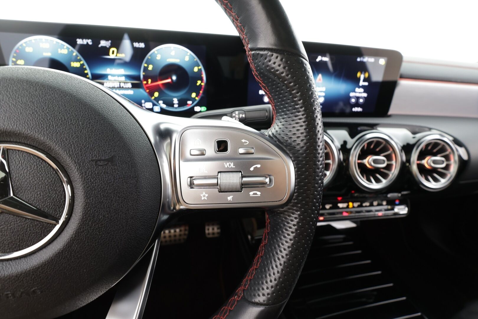 Mercedes-Benz CLA 2021 180 A Business AMG - | Distronic+ | Webasto | Multibeam-LED | 360-Kamera | Muistipenkit | Widescreen | Lasikattoluukku| Burmester | 1.Om Suomi-auto | Kahdet Renkaat