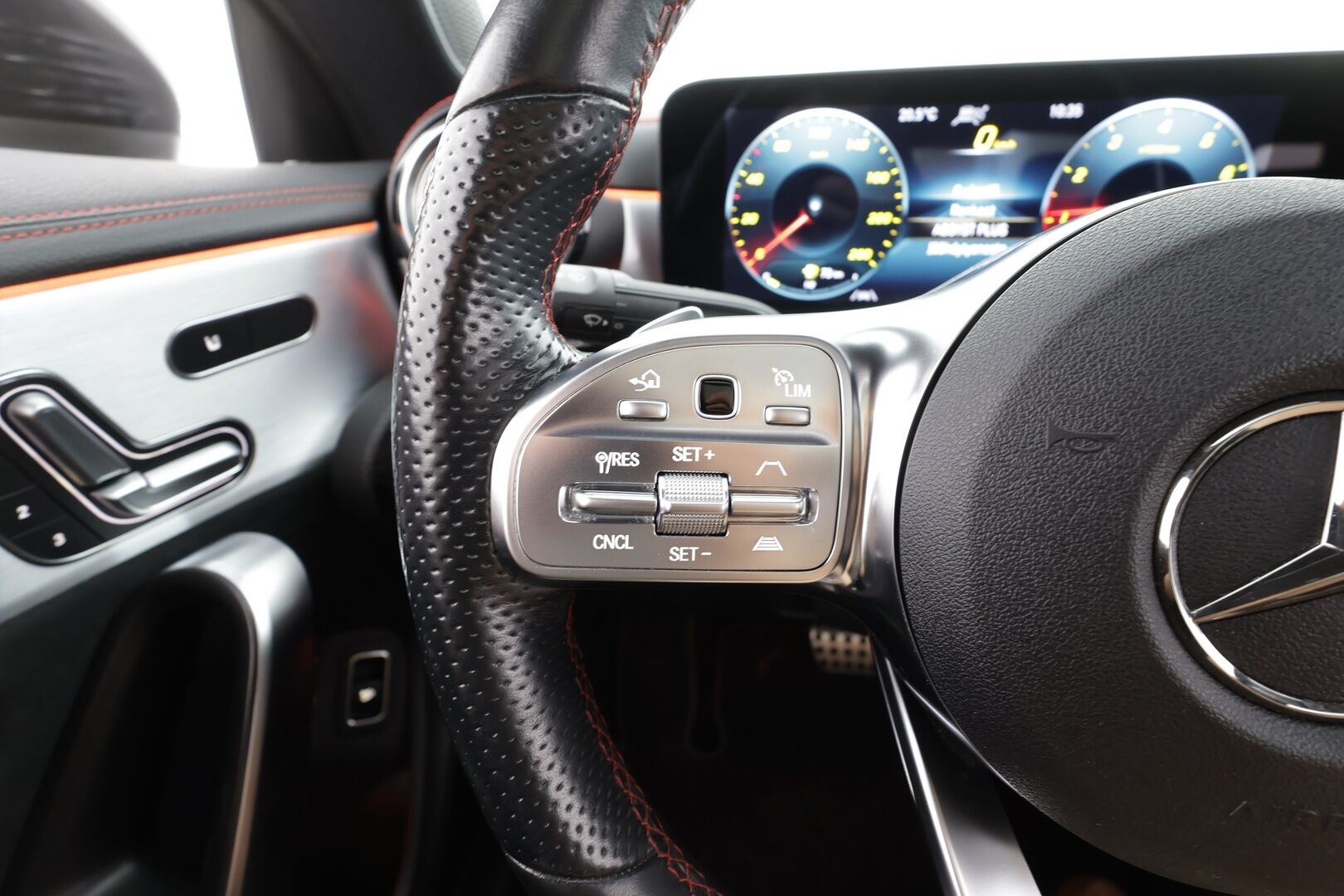 Mercedes-Benz CLA 2021 180 A Business AMG - | Distronic+ | Webasto | Multibeam-LED | 360-Kamera | Muistipenkit | Widescreen | Lasikattoluukku| Burmester | 1.Om Suomi-auto | Kahdet Renkaat