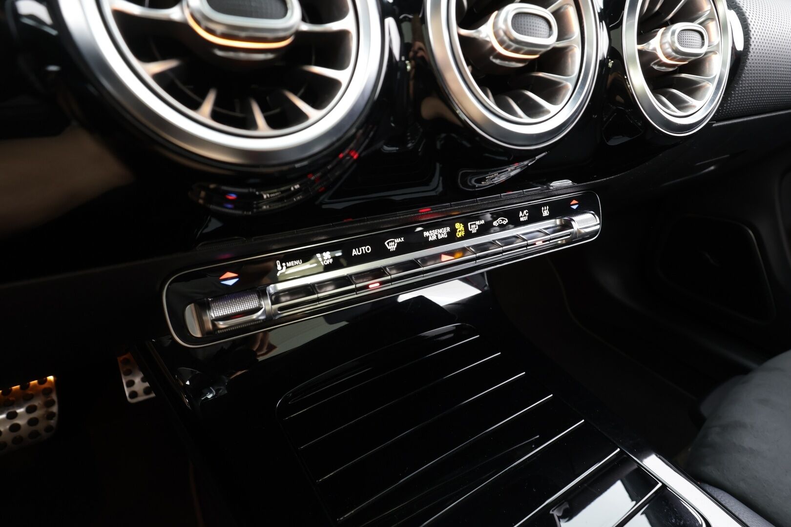 Mercedes-Benz CLA 2021 180 A Business AMG - | Distronic+ | Webasto | Multibeam-LED | 360-Kamera | Muistipenkit | Widescreen | Lasikattoluukku| Burmester | 1.Om Suomi-auto | Kahdet Renkaat