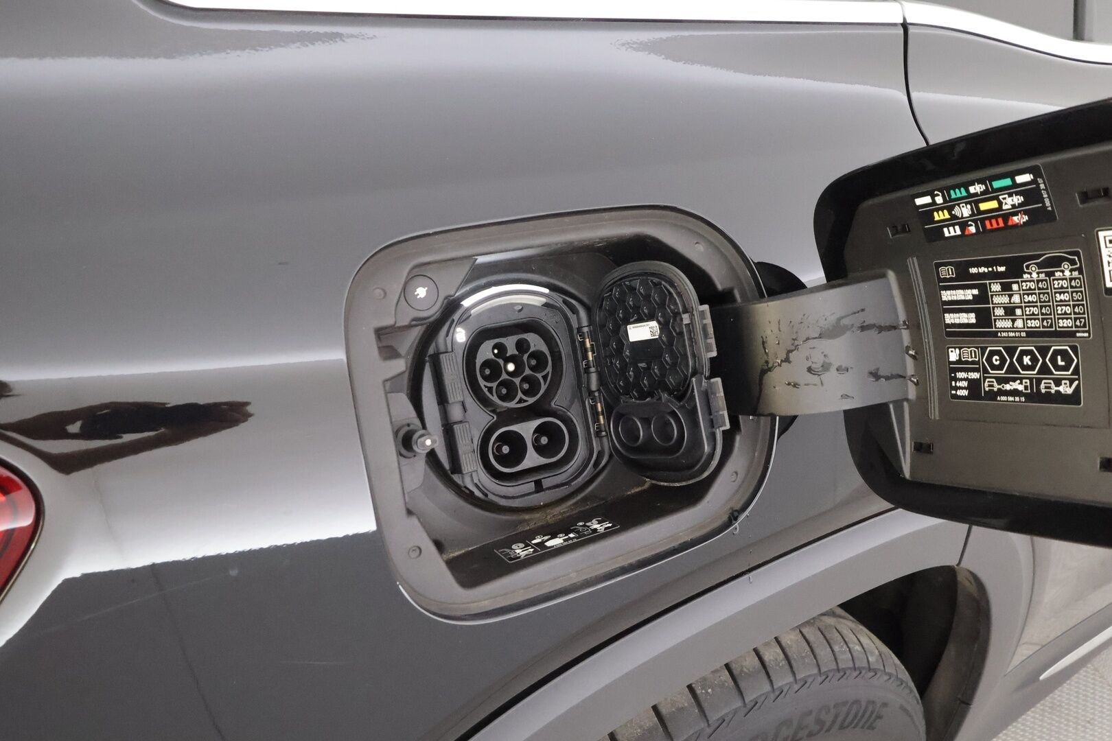 MERCEDES-BENZ EQB 2023 300 4Matic 7p - 7-p. | DTR+ | 360 | IHC | Widescreen | Sporttipenkki | Kaistavahti | Katveavustin | Navi | Apple&Android | Kahdet renkaat |