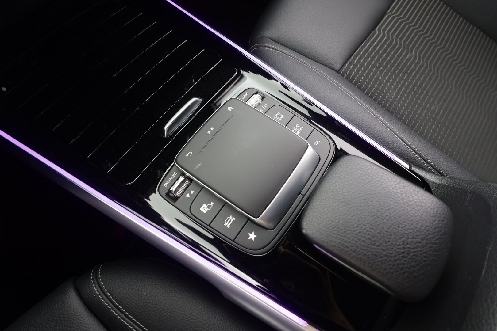 MERCEDES-BENZ EQB 2023 300 4Matic 7p - 7-p. | DTR+ | 360 | IHC | Widescreen | Sporttipenkki | Kaistavahti | Katveavustin | Navi | Apple&Android | Kahdet renkaat |