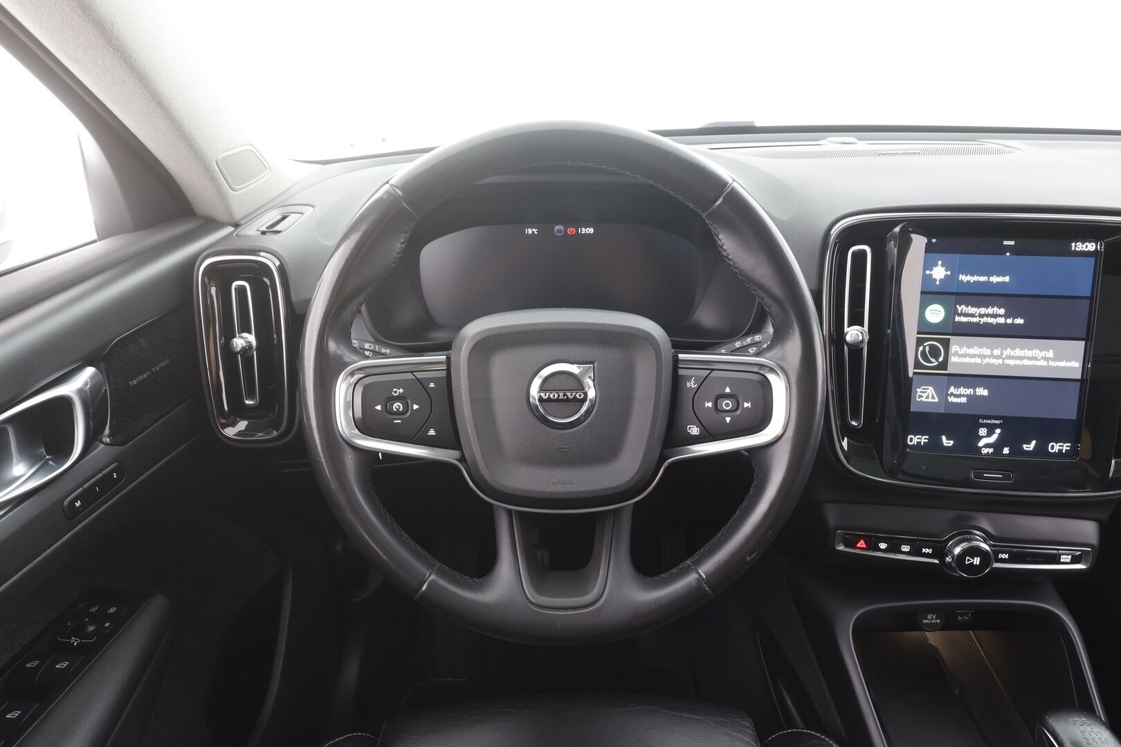 Volvo XC40 2021 T2 Momentum Edition - | Webasto | Full-LED | Panorama | H/K | Vakkari | Muistipenkki | Ratinlämmitys | Sporttinahat | Keyless | Apple&Android | Kahdet Renkaat |
