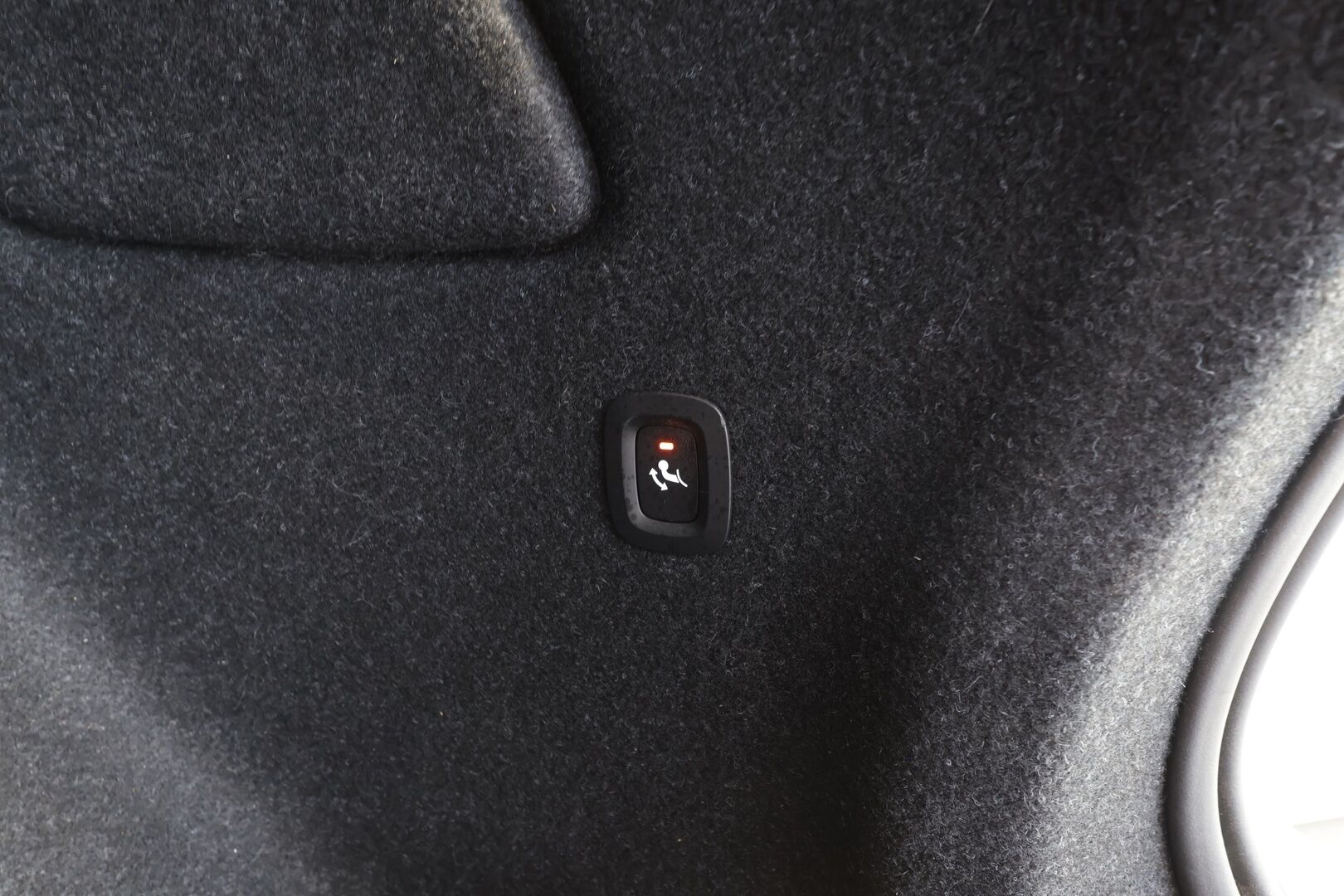 Volvo XC40 2021 T2 Momentum Edition - | Webasto | Full-LED | Panorama | H/K | Vakkari | Muistipenkki | Ratinlämmitys | Sporttinahat | Keyless | Apple&Android | Kahdet Renkaat |