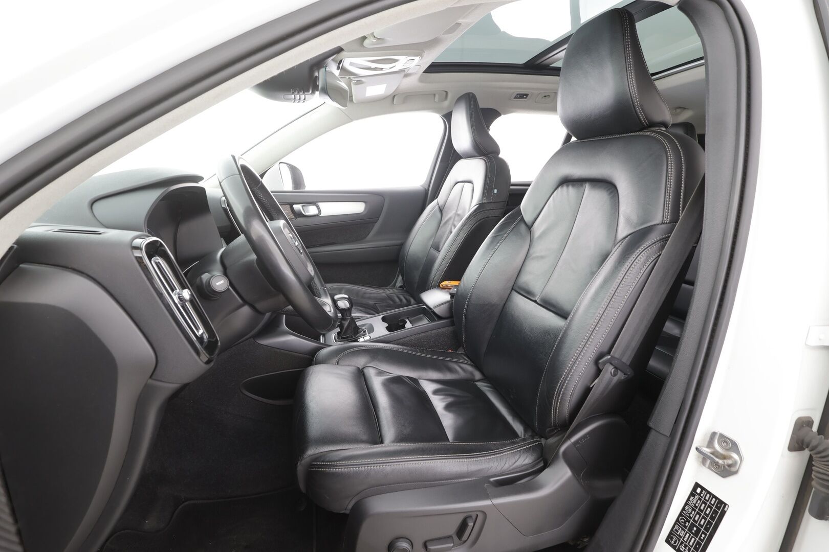 Volvo XC40 2021 T2 Momentum Edition - | Webasto | Full-LED | Panorama | H/K | Vakkari | Muistipenkki | Ratinlämmitys | Sporttinahat | Keyless | Apple&Android | Kahdet Renkaat |