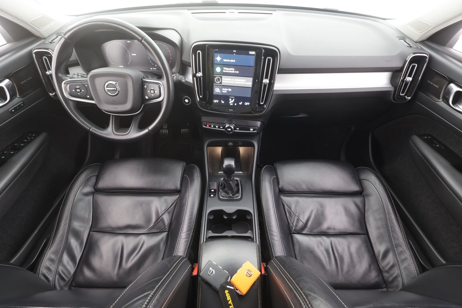Volvo XC40 2021 T2 Momentum Edition - | Webasto | Full-LED | Panorama | H/K | Vakkari | Muistipenkki | Ratinlämmitys | Sporttinahat | Keyless | Apple&Android | Kahdet Renkaat |