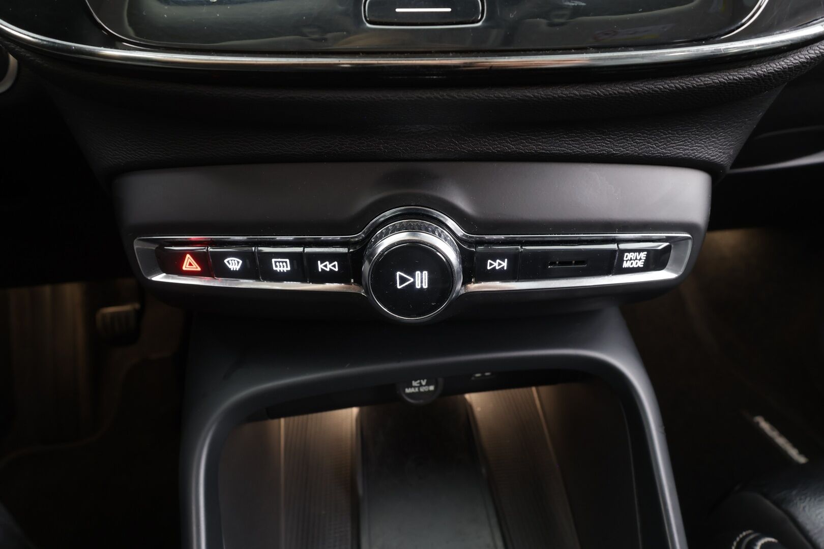 Volvo XC40 2021 T2 Momentum Edition - | Webasto | Full-LED | Panorama | H/K | Vakkari | Muistipenkki | Ratinlämmitys | Sporttinahat | Keyless | Apple&Android | Kahdet Renkaat |
